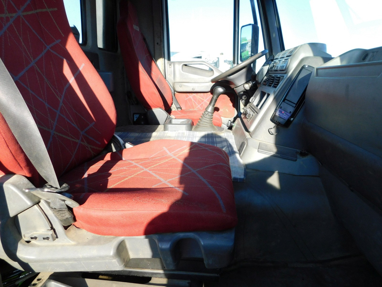 Iveco Magirus trakker - משאית צד נופל/ שטוחה, משאית מנוף: תמונה 5 Iveco Magirus trakker - משאית צד נופל/ שטוחה, משאית מנוף: תמונה 5
