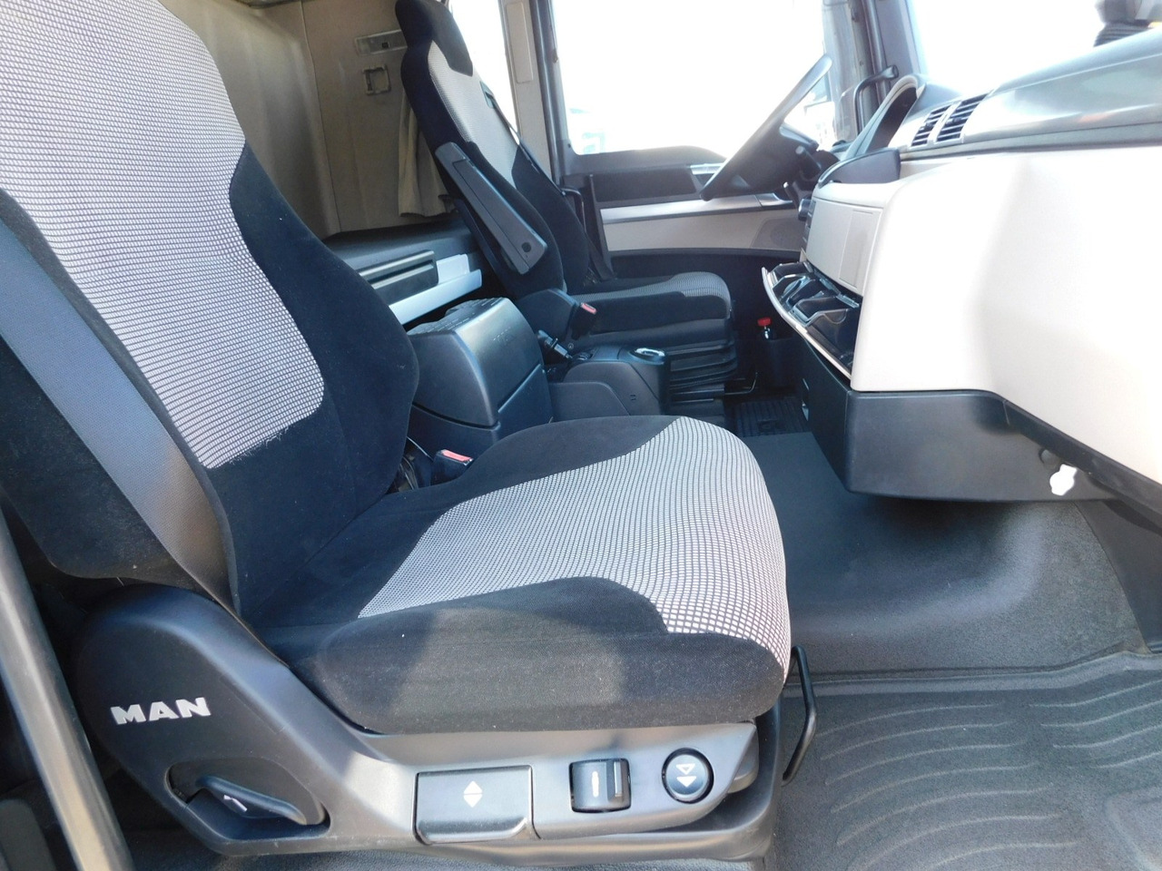 Man Tgx - יחידת טרקטור: תמונה 5 Man Tgx - יחידת טרקטור: תמונה 5