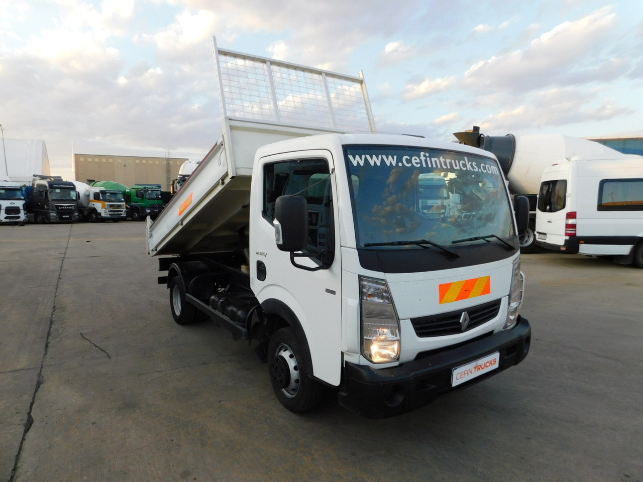 Renault Maxity - מזהיר: תמונה 2 Renault Maxity - מזהיר: תמונה 2