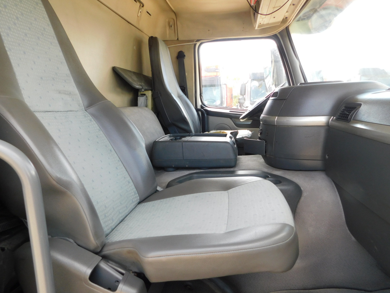 Volvo Fm9 380 - משאית מערבלת בטון: תמונה 5 Volvo Fm9 380 - משאית מערבלת בטון: תמונה 5