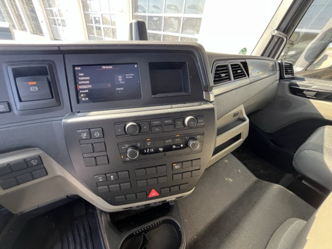 MAN TGL 12.250 4x2 BL Euro6 Klima AHK Luftfeder - כלי רכב מסחרי עם תיבה: תמונה 3 MAN TGL 12.250 4x2 BL Euro6 Klima AHK Luftfeder - כלי רכב מסחרי עם תיבה: תמונה 3