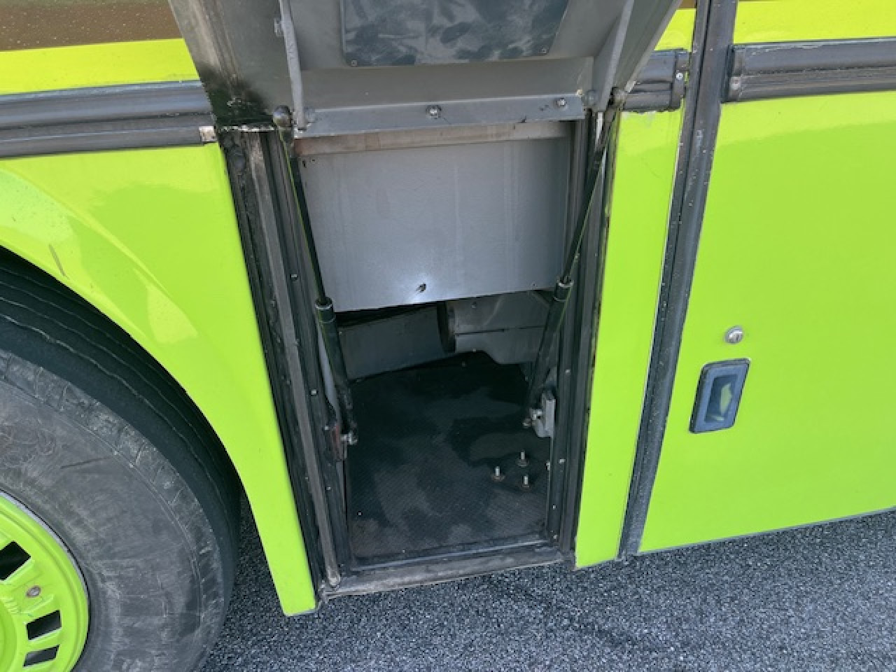 NEOPLAN N316 Ü - Koferenz-, Ausstellungsbus - Wohnmobil - אוטובוס: תמונה 4 NEOPLAN N316 Ü - Koferenz-, Ausstellungsbus - Wohnmobil - אוטובוס: תמונה 4