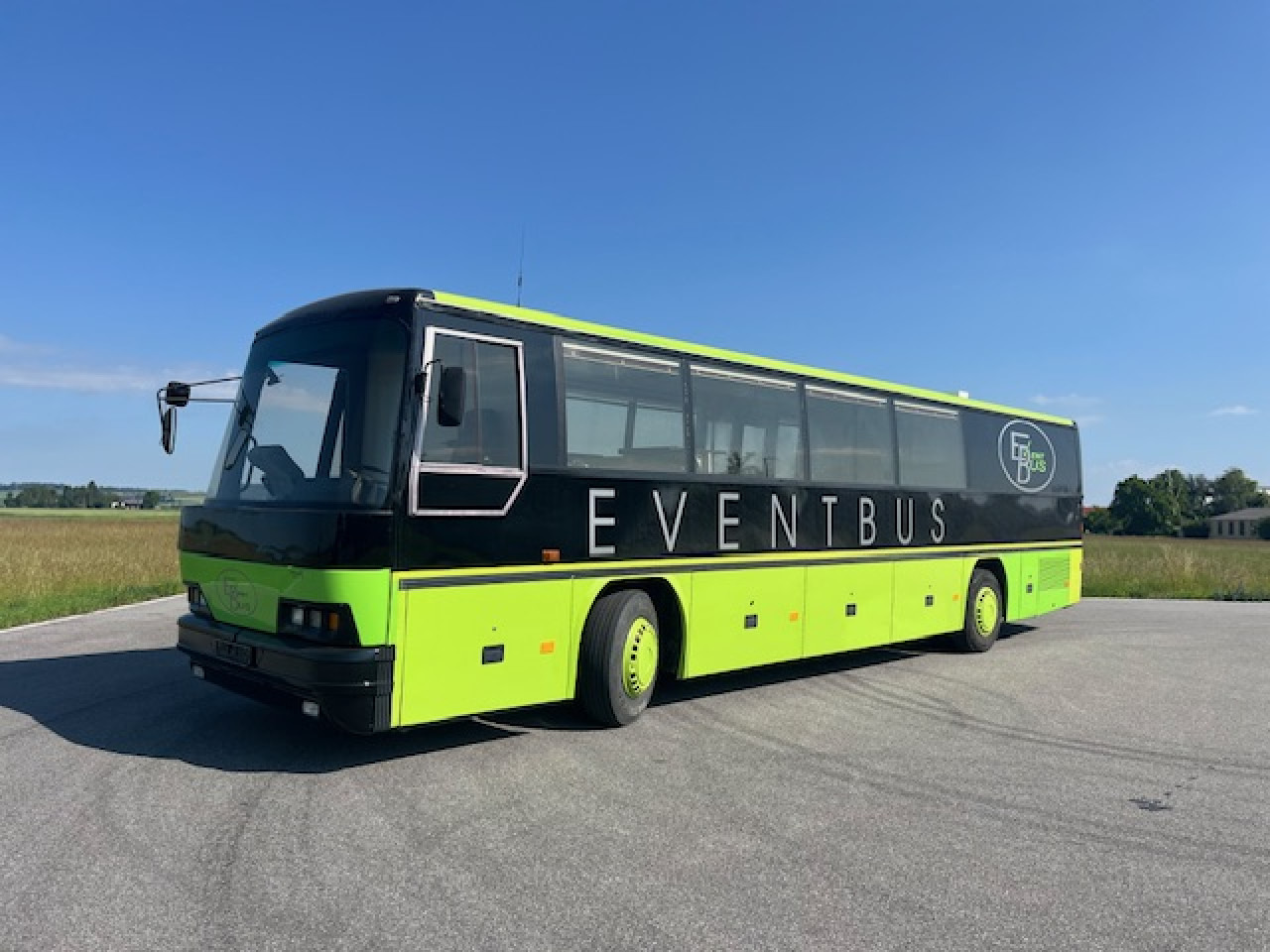 NEOPLAN N316 Ü - Koferenz-, Ausstellungsbus - Wohnmobil - אוטובוס: תמונה 1 NEOPLAN N316 Ü - Koferenz-, Ausstellungsbus - Wohnmobil - אוטובוס: תמונה 1