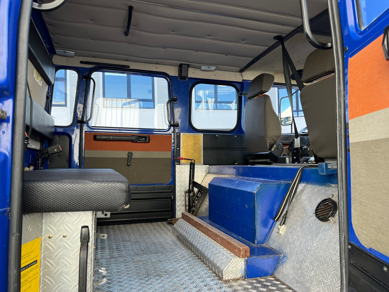 Andere 120-23 AW 4x4 Doka 120-23 AW 4x4 Doka, V8-Motor, Mannschaftswagen 16 Sitze, Seilwinde - משאית אש: תמונה 4 Andere 120-23 AW 4x4 Doka 120-23 AW 4x4 Doka, V8-Motor, Mannschaftswagen 16 Sitze, Seilwinde - משאית אש: תמונה 4