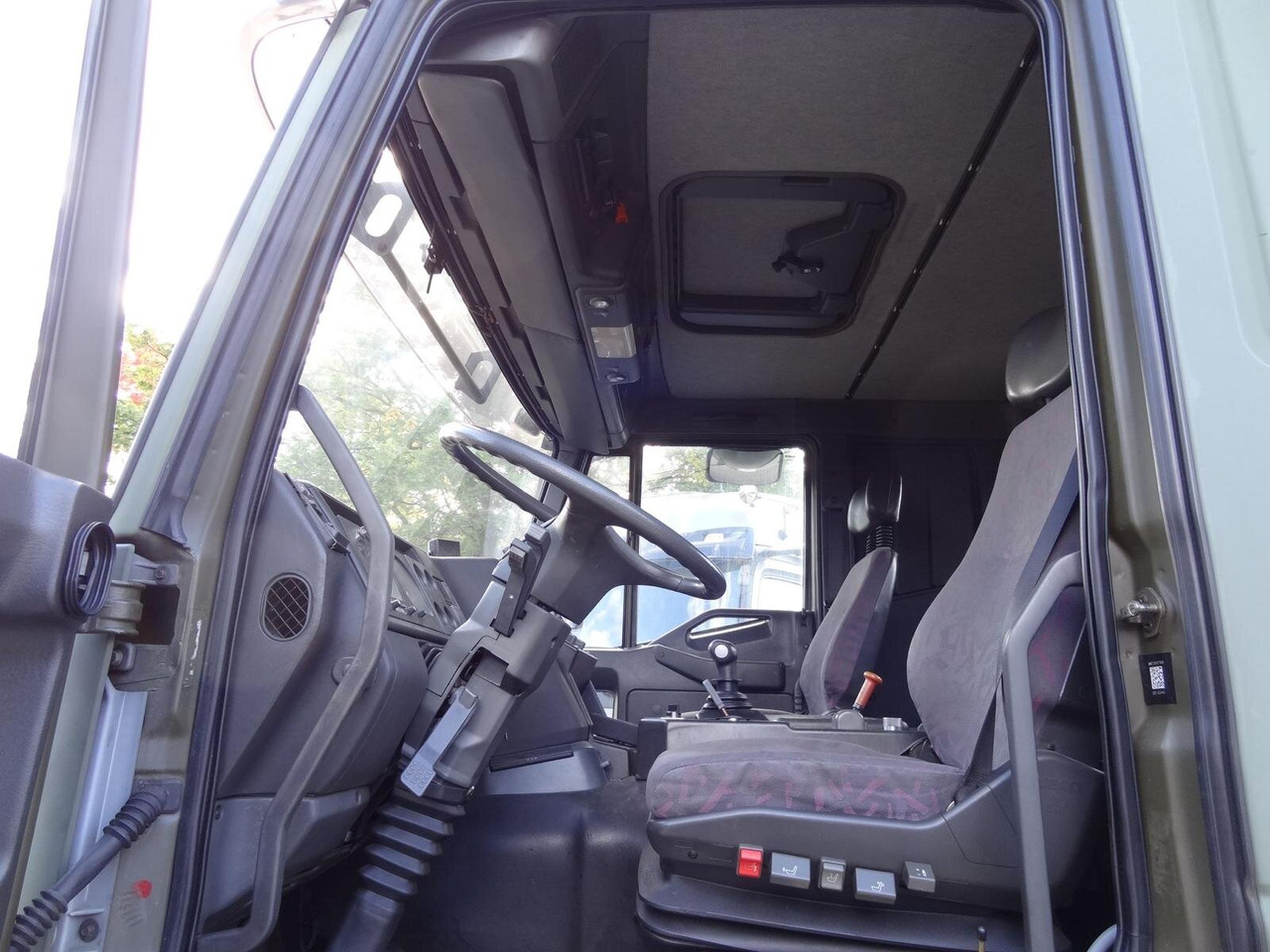 משאית הרמת וו EuroTrakker 260E44W 6X6 EuroTrakker 260E44W 6X6, Retarder, ADR: תמונה 6