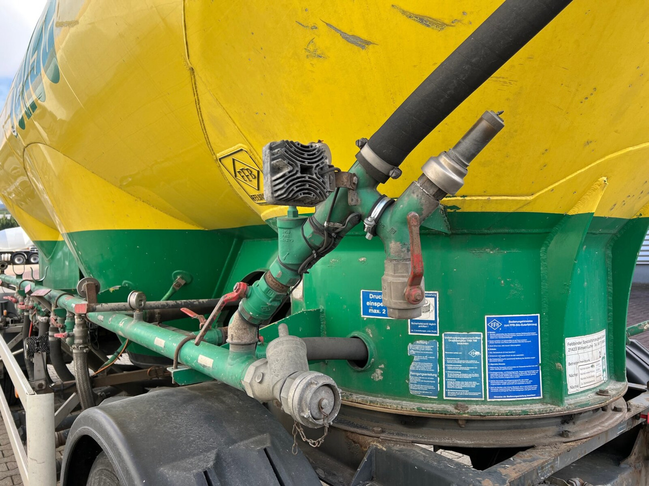 Feldbinder EUT 31.2 Silo-Anhänger EUT 31.2 Silo-Anhänger, ca. 31m³, 4x Domdeckel - קרון נגרר עם מכל: תמונה 3 Feldbinder EUT 31.2 Silo-Anhänger EUT 31.2 Silo-Anhänger, ca. 31m³, 4x Domdeckel - קרון נגרר עם מכל: תמונה 3