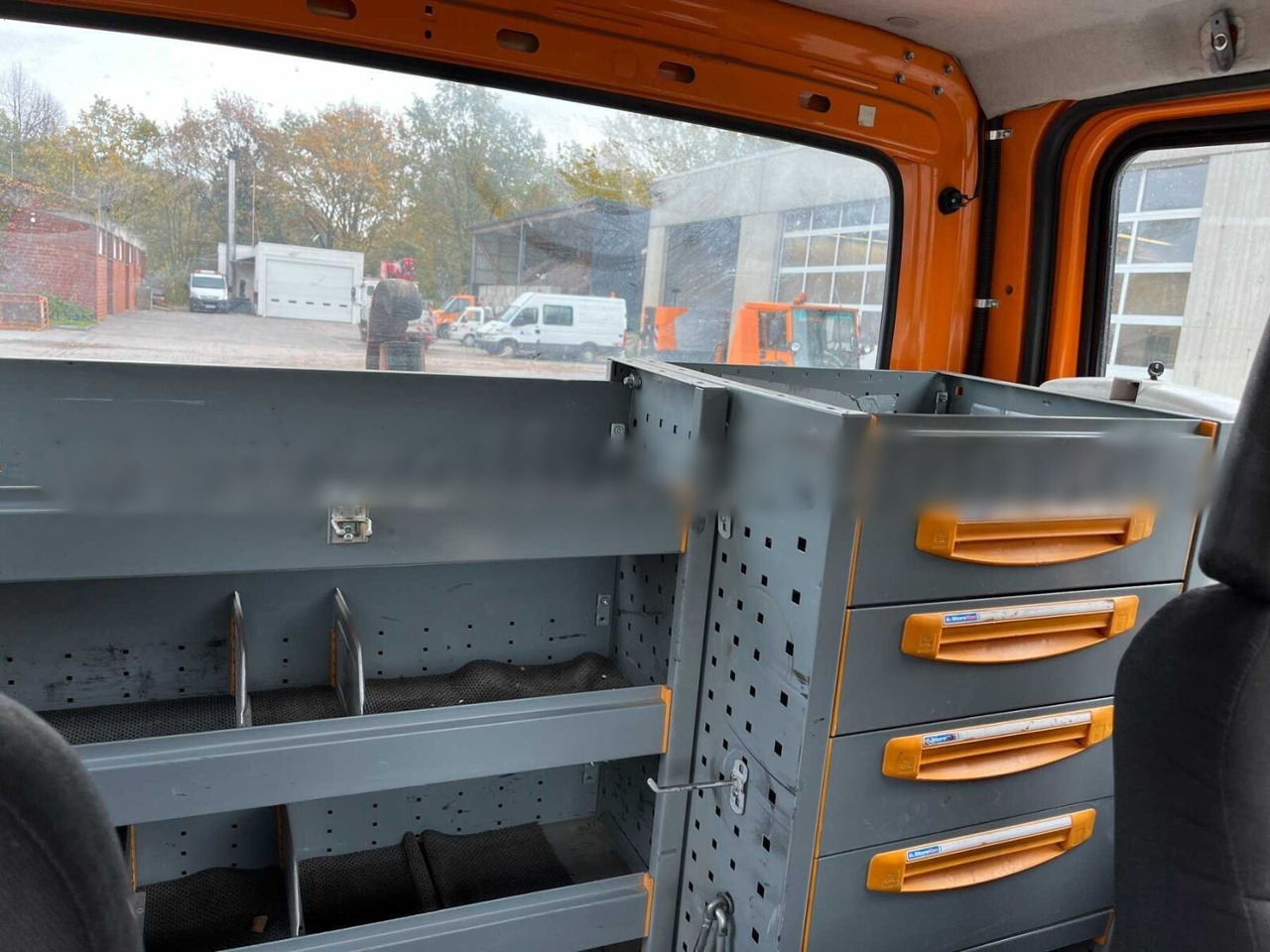 Iveco Daily 70C17 4x2 Doka Daily 70C17 4x2 Doka, EEV, Werkzeugschränke, City-Abroller - משאית הרמת וו: תמונה 3 Iveco Daily 70C17 4x2 Doka Daily 70C17 4x2 Doka, EEV, Werkzeugschränke, City-Abroller - משאית הרמת וו: תמונה 3