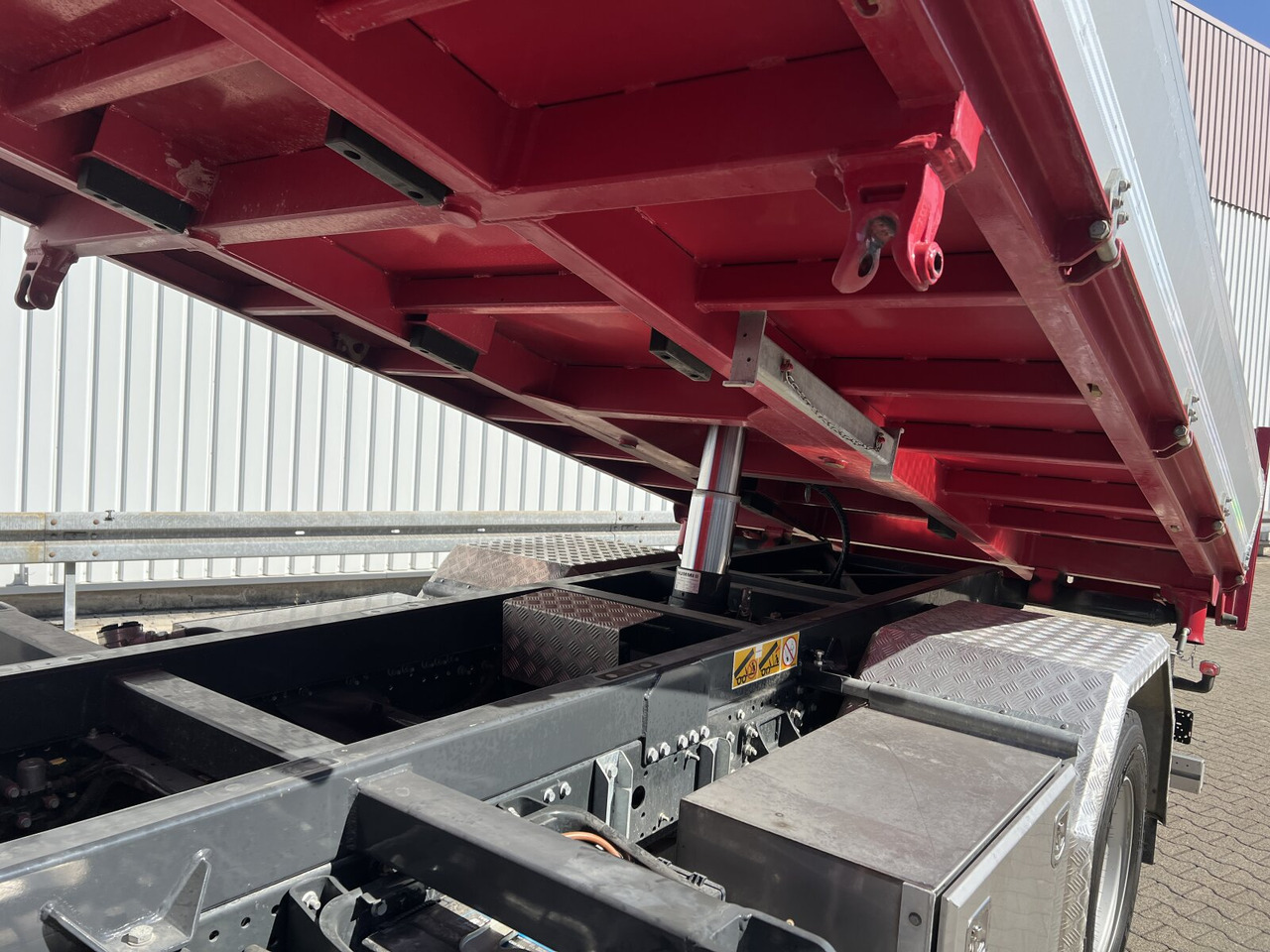מזהיר Iveco EuroCargo ML140E28K 4x2 EuroCargo ML140E28K 4x2, Nüssli 3-S-Kipper, 2 x AHK: תמונה 13