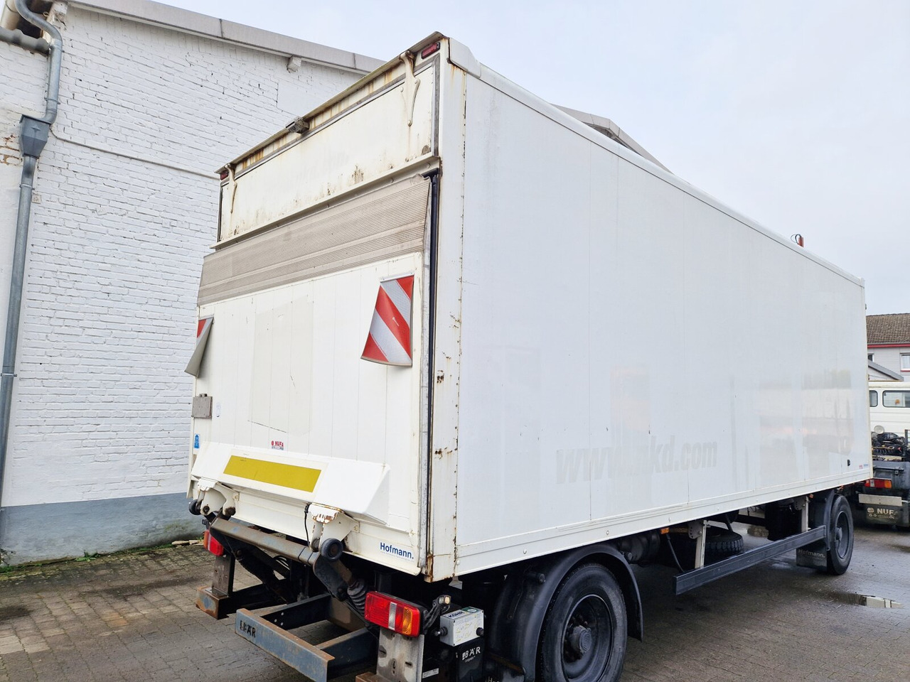 Kleiderkofferanhänger Hofmann, Kleiderkofferanhänger, durchladbar, LBW BÄR, 42 cbm - קרון נגרר בתיבה סגורה: תמונה 4 Kleiderkofferanhänger Hofmann, Kleiderkofferanhänger, durchladbar, LBW BÄR, 42 cbm - קרון נגרר בתיבה סגורה: תמונה 4