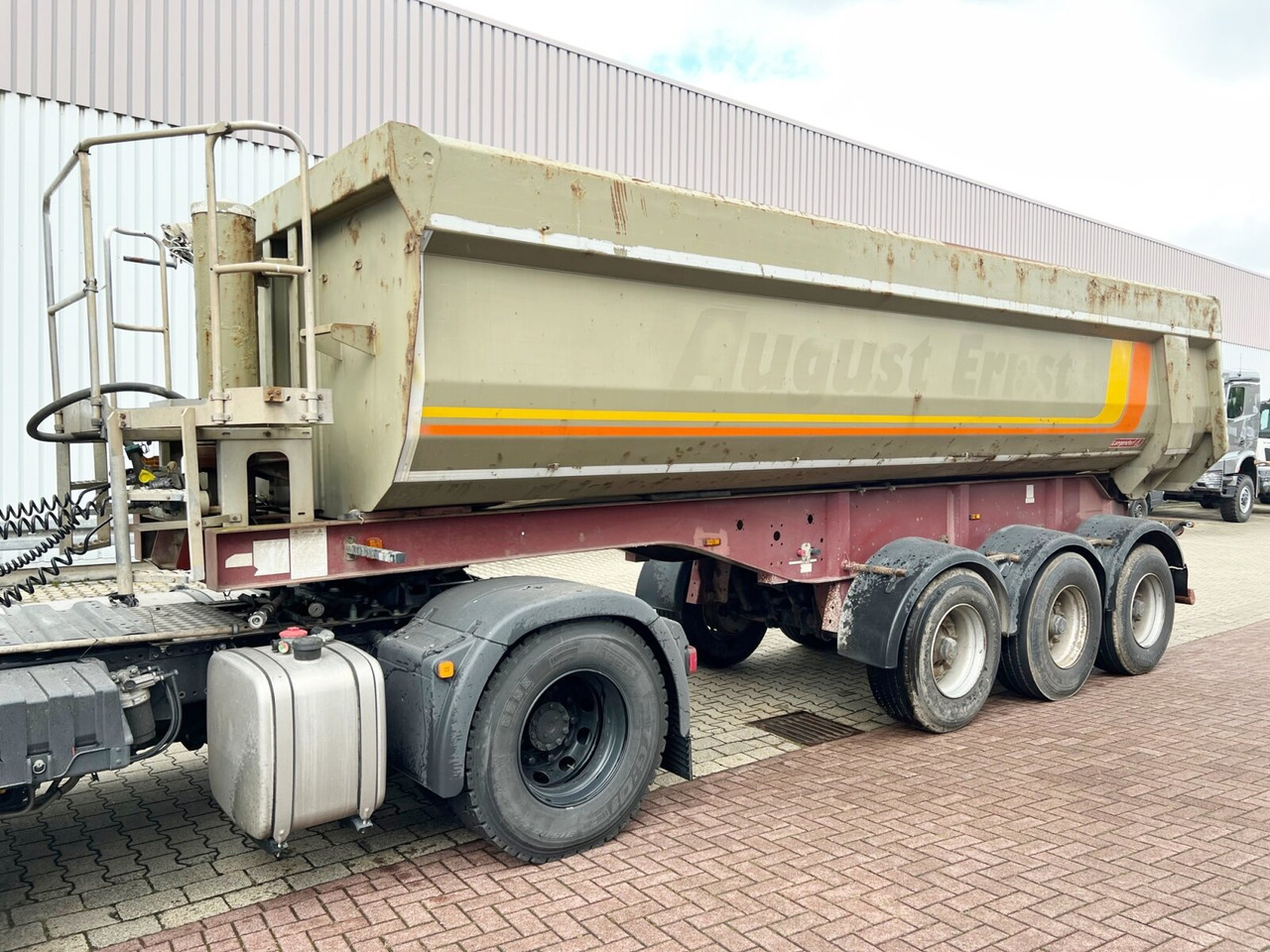 Langendorf SKS-HS 24/28 SKS-HS 24/28, Stahlmulde ca. 24m³, Liftachse - סמיטריילר עם מזהיר: תמונה 2 Langendorf SKS-HS 24/28 SKS-HS 24/28, Stahlmulde ca. 24m³, Liftachse - סמיטריילר עם מזהיר: תמונה 2