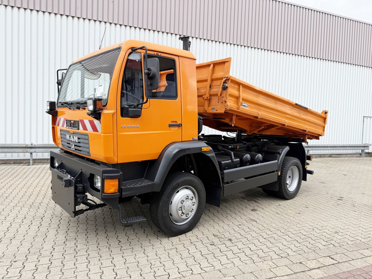 MAN 14.225 LAK 4x4 BB 14.225 LAK 4x4 BB, Winterdienstausstattung - מזהיר: תמונה 1 MAN 14.225 LAK 4x4 BB 14.225 LAK 4x4 BB, Winterdienstausstattung - מזהיר: תמונה 1