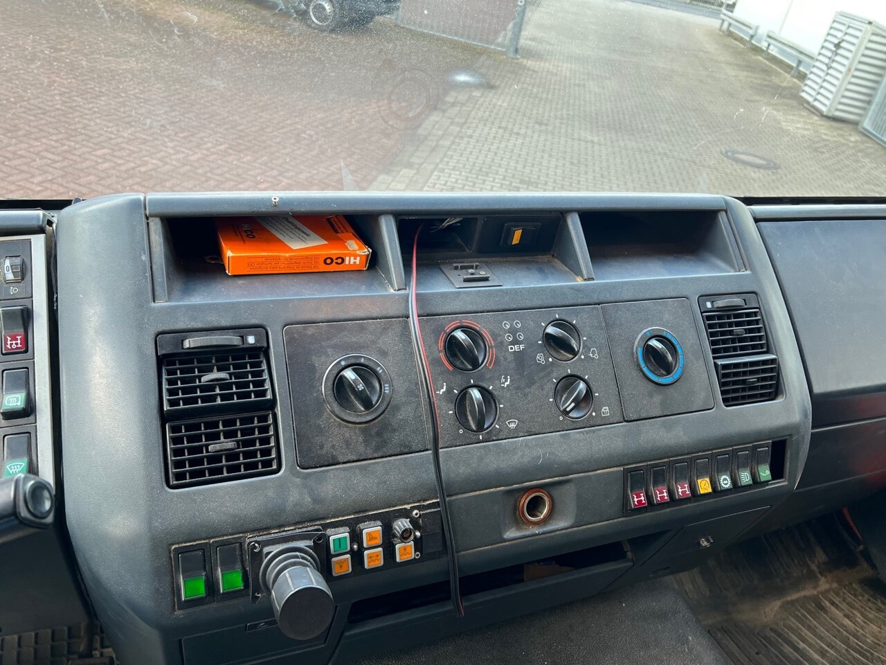 MAN 14.225 LAK 4x4 BB Doka 14.225 LAK 4x4 BB Doka, Winterdienstausstattung - מזהיר: תמונה 4 MAN 14.225 LAK 4x4 BB Doka 14.225 LAK 4x4 BB Doka, Winterdienstausstattung - מזהיר: תמונה 4