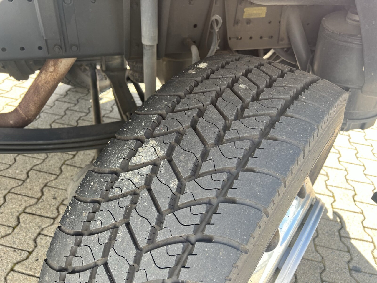 MAN 25/18.284 6x2-4 LL 25/18.284 6x2-4 LL,Kran HMF 1113 K3, Funk, Retarder - משאית הרמת וו, משאית מנוף: תמונה 2 MAN 25/18.284 6x2-4 LL 25/18.284 6x2-4 LL,Kran HMF 1113 K3, Funk, Retarder - משאית הרמת וו, משאית מנוף: תמונה 2