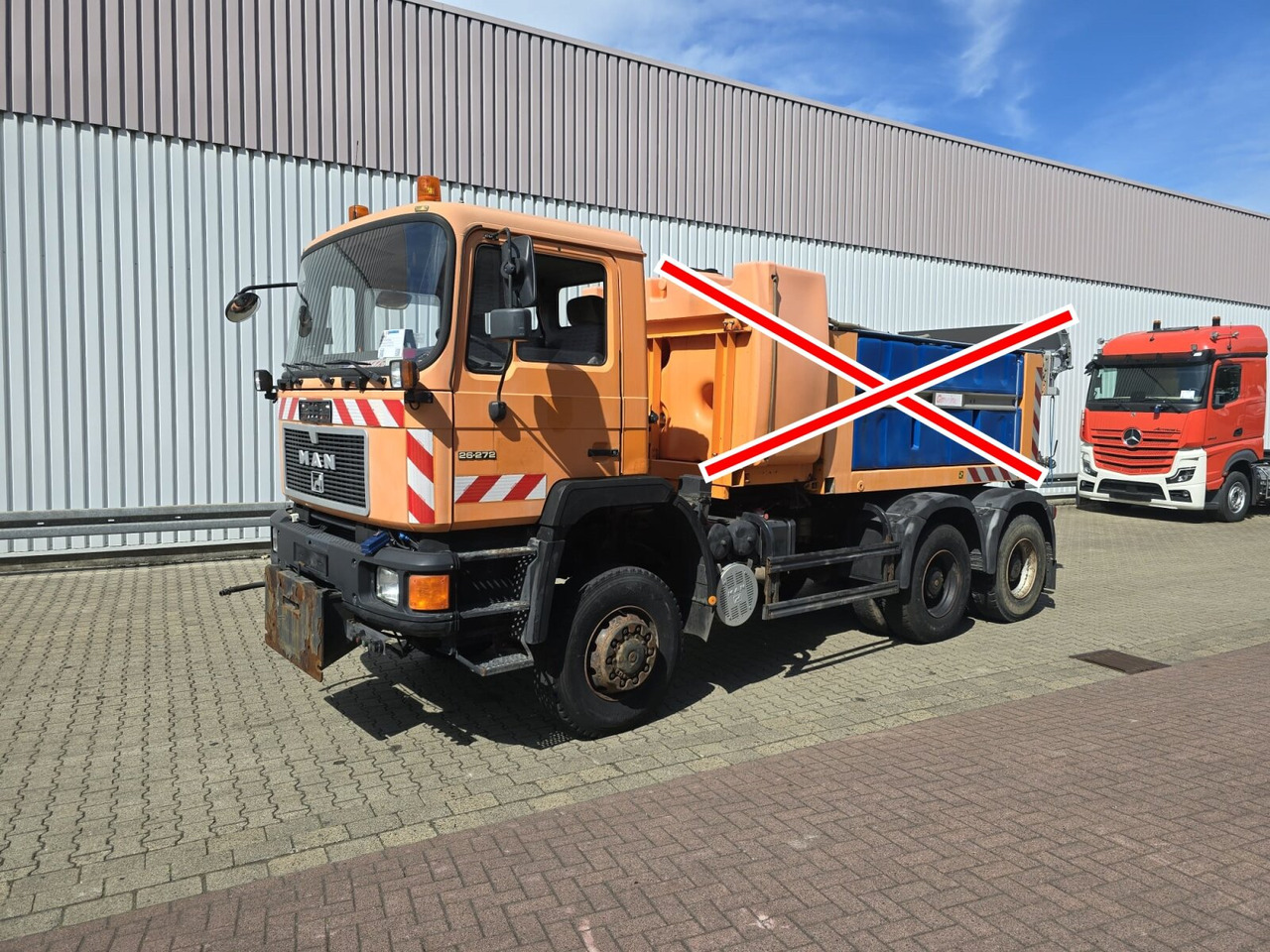 MAN F10 26.272 6x6 F10 26.272 6x6, F90 - משאית עם שלדת תא: תמונה 1 MAN F10 26.272 6x6 F10 26.272 6x6, F90 - משאית עם שלדת תא: תמונה 1