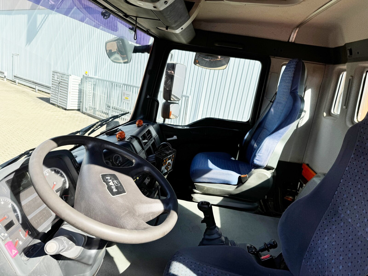 MAN TGA 18.310 4x4 BL TGA 18.310 4x4 BL, Winterdienstausstattung - מזהיר, משאית מנוף: תמונה 4 MAN TGA 18.310 4x4 BL TGA 18.310 4x4 BL, Winterdienstausstattung - מזהיר, משאית מנוף: תמונה 4