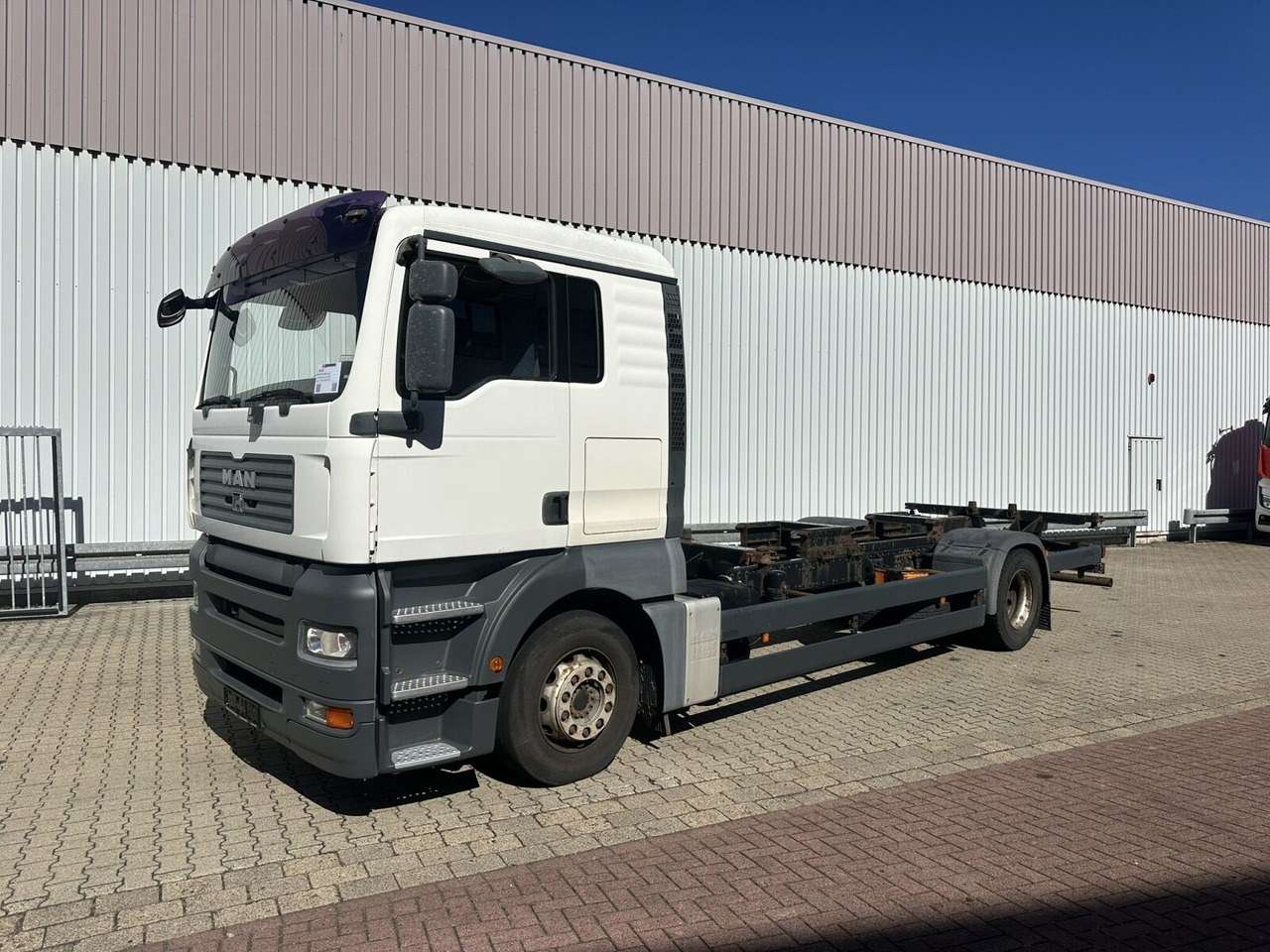MAN TGA 18.360 LL 4x2 TGA 18.360 LL 4x2, Fahrschule - משאית: תמונה 1 MAN TGA 18.360 LL 4x2 TGA 18.360 LL 4x2, Fahrschule - משאית: תמונה 1