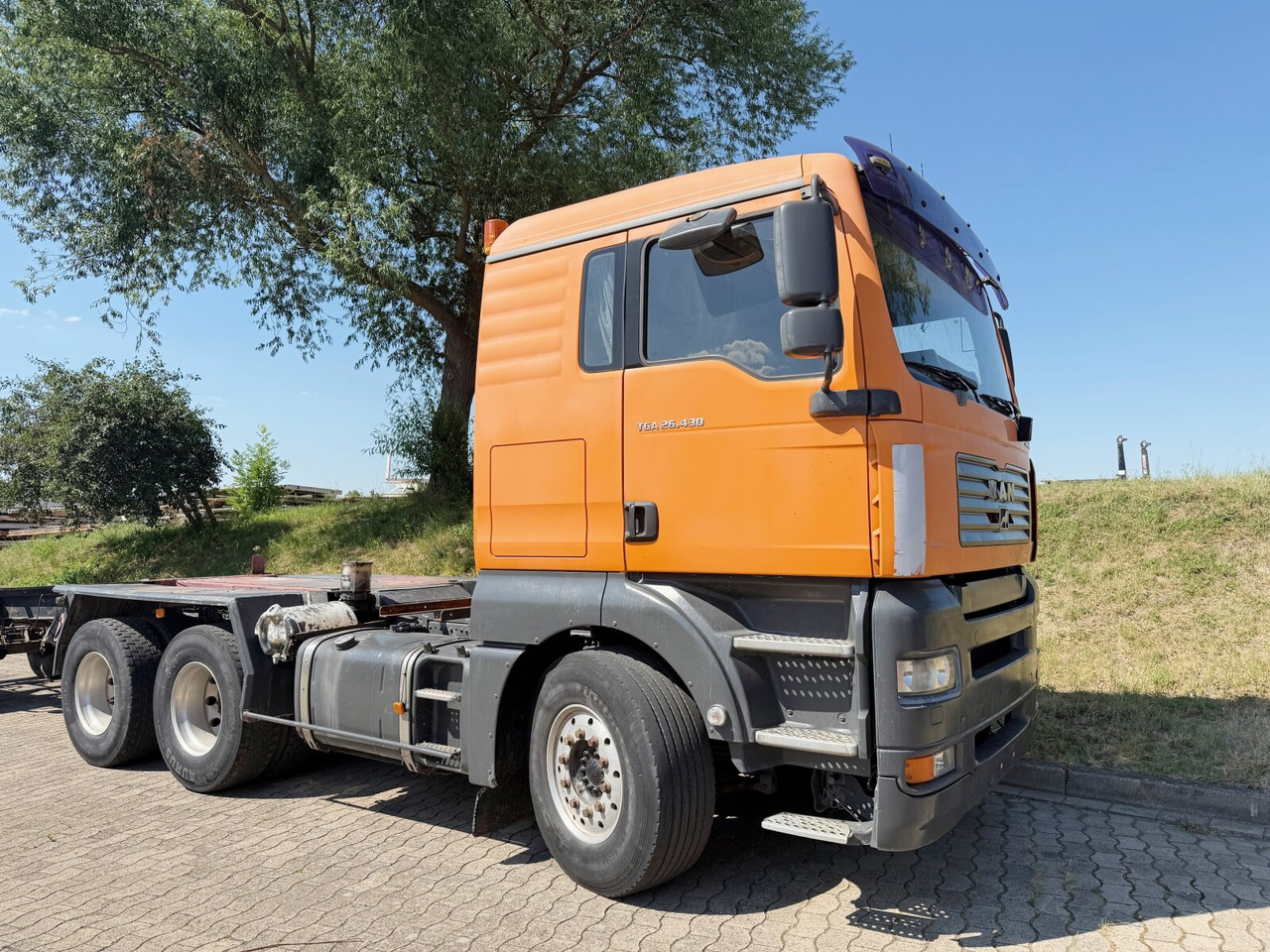 MAN TGA 26.430 6X4 BL TGA 26.430 6X4 BL - משאית עם שלדת תא: תמונה 1 MAN TGA 26.430 6X4 BL TGA 26.430 6X4 BL - משאית עם שלדת תא: תמונה 1