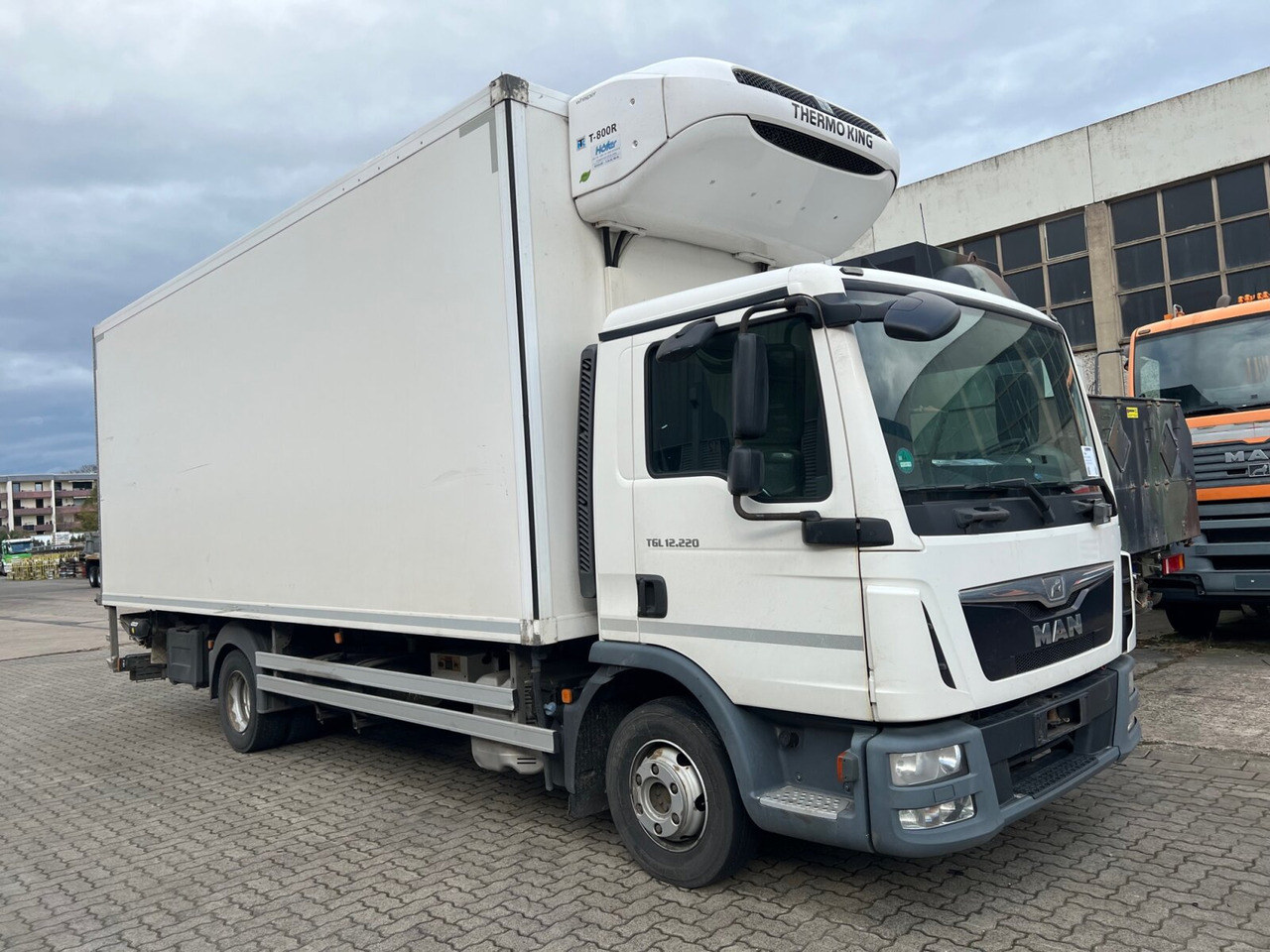 MAN TGL 12.220 4X2 BL mit Motorschaden TGL 12.220 4X2 BL mit Motorschaden, Tiefkühlkoffer, Thermoking, Rolltor, unterfaltbare MBB LBW - משאית קירור: תמונה 1 MAN TGL 12.220 4X2 BL mit Motorschaden TGL 12.220 4X2 BL mit Motorschaden, Tiefkühlkoffer, Thermoking, Rolltor, unterfaltbare MBB LBW - משאית קירור: תמונה 1