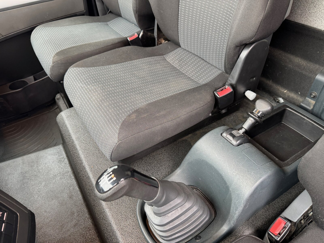 MAN TGL 8.150/180 4x2 BL TGL 8.150/180 4x2 BL, Möbelkoffer mit Rolltor - משאית תיבה: תמונה 5 MAN TGL 8.150/180 4x2 BL TGL 8.150/180 4x2 BL, Möbelkoffer mit Rolltor - משאית תיבה: תמונה 5