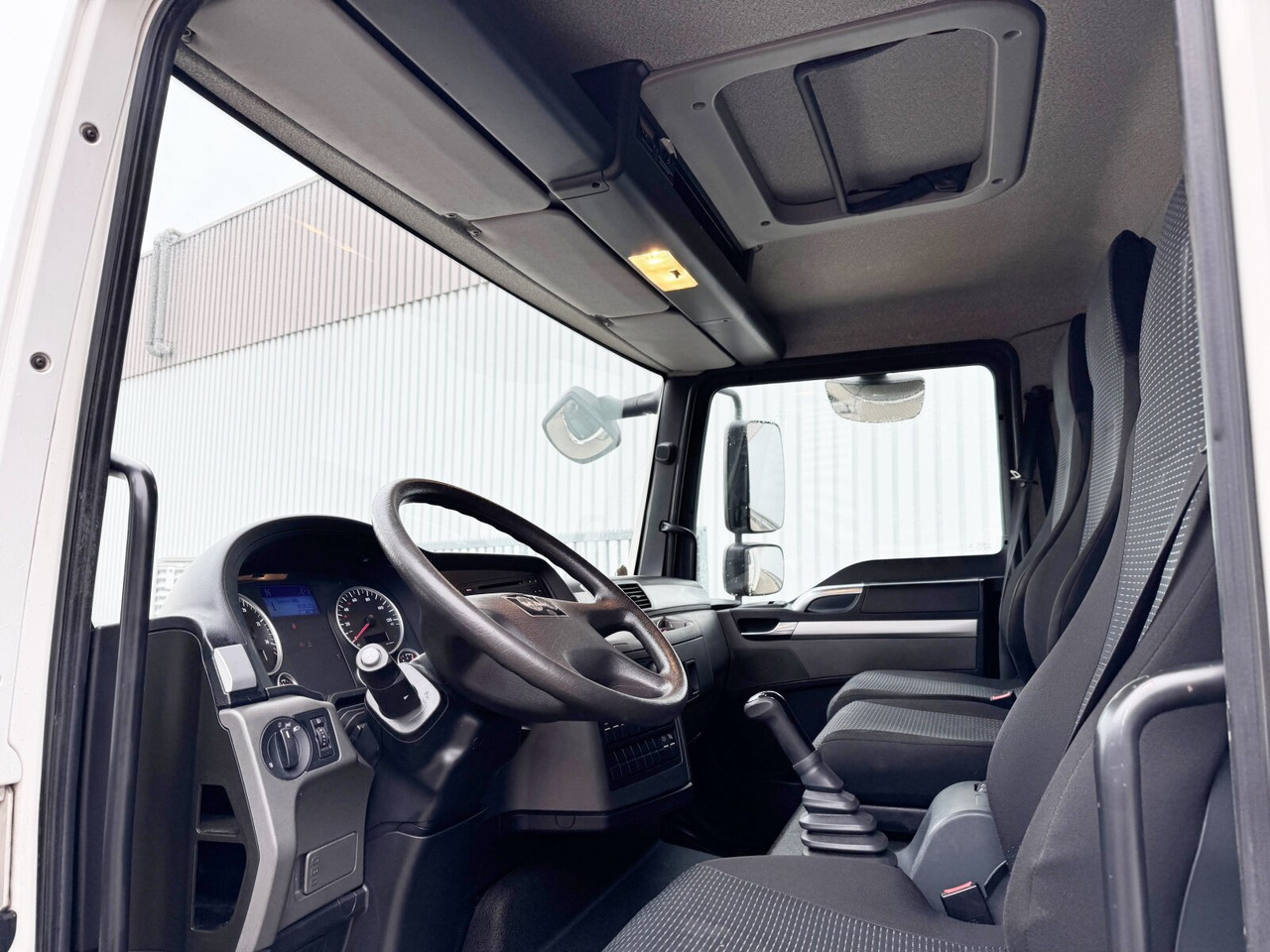MAN TGL 8.150 4x2 BL TGL 8.150 4x2 BL, Möbelkoffer mit Rolltor - משאית תיבה: תמונה 4 MAN TGL 8.150 4x2 BL TGL 8.150 4x2 BL, Möbelkoffer mit Rolltor - משאית תיבה: תמונה 4
