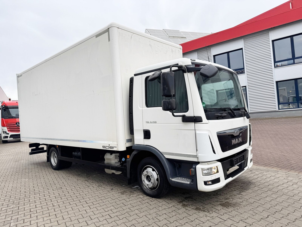 Interior photo 2: משאית תיבה MAN TGL 8.150 4x2 BL TGL 8.150 4x2 BL, Möbelkoffer mit Rolltor