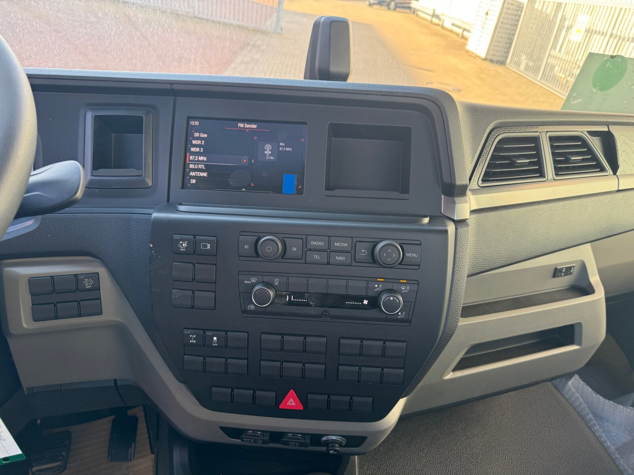 MAN TGL 8.190 4x2 BB CH TGL 8.190 4x2 BB CH, City-Abroller - משאית הרמת וו: תמונה 5 MAN TGL 8.190 4x2 BB CH TGL 8.190 4x2 BB CH, City-Abroller - משאית הרמת וו: תמונה 5