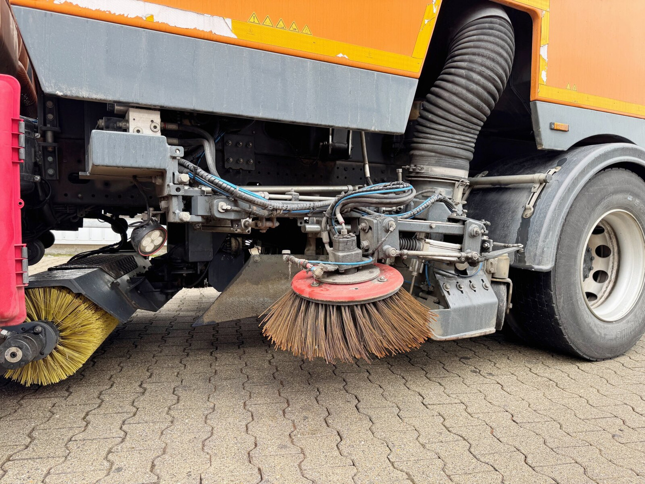 MAN TGM 18.250 4X2 BB TGM 18.250 4X2 BB, Kehrmaschine Brock SL200/2 - משאית: תמונה 3 MAN TGM 18.250 4X2 BB TGM 18.250 4X2 BB, Kehrmaschine Brock SL200/2 - משאית: תמונה 3