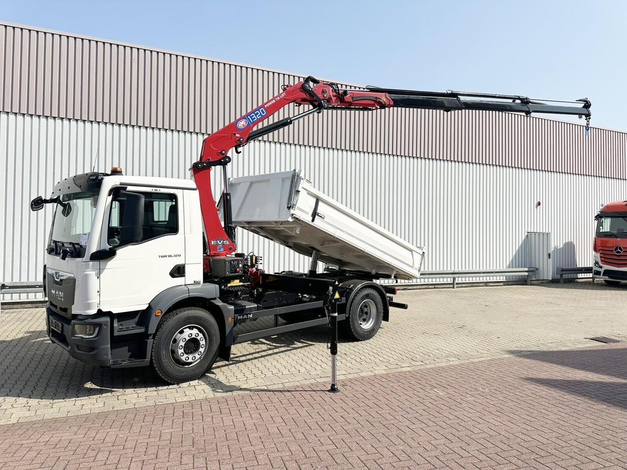 MAN TGM 18.320 4x2 TGM 18.320 4x2, Kran HMF 1320 K3, Funk - מזהיר, משאית מנוף: תמונה 1 MAN TGM 18.320 4x2 TGM 18.320 4x2, Kran HMF 1320 K3, Funk - מזהיר, משאית מנוף: תמונה 1