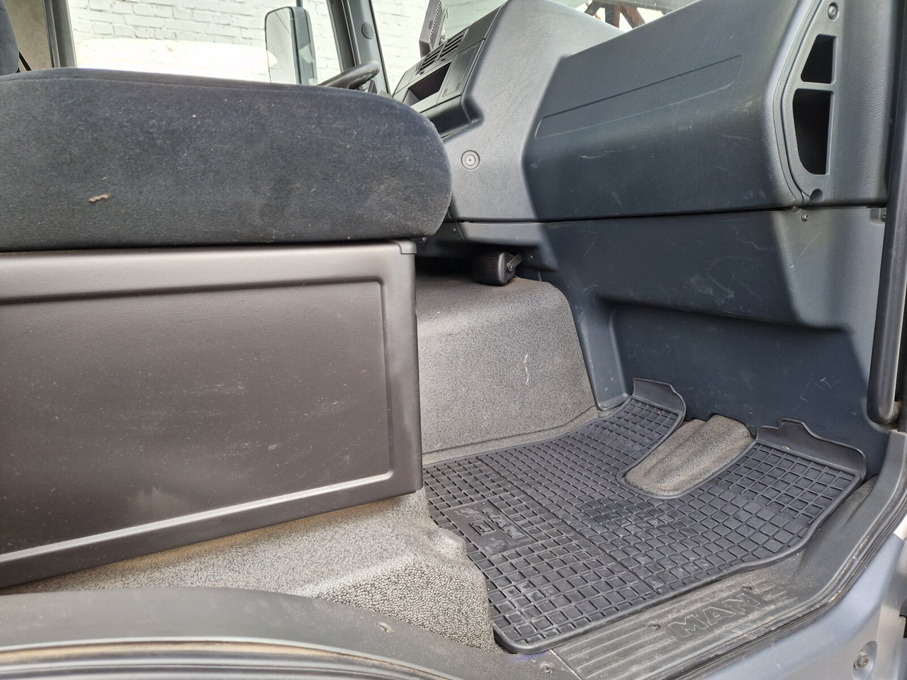 MAN TGM 18.340 4x2 BL TGM 18.340 4x2 BL, Atlas Ladekran 135.2 V, 9.8m - 1040 kg - משאית מנוף, משאית צד נופל/ שטוחה: תמונה 2 MAN TGM 18.340 4x2 BL TGM 18.340 4x2 BL, Atlas Ladekran 135.2 V, 9.8m - 1040 kg - משאית מנוף, משאית צד נופל/ שטוחה: תמונה 2