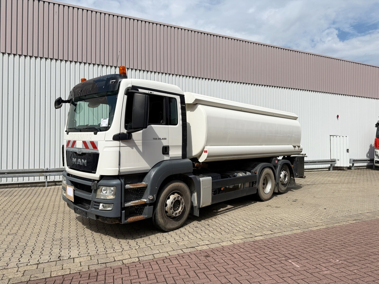 MAN TGS 26.400 6x2-4 BL TGS 26.400 6x2-4 BL, Liftachse, ADR, Esterer Tank ca. 20.030l, 3 Kammern, Funk - משאית מכל: תמונה 1 MAN TGS 26.400 6x2-4 BL TGS 26.400 6x2-4 BL, Liftachse, ADR, Esterer Tank ca. 20.030l, 3 Kammern, Funk - משאית מכל: תמונה 1