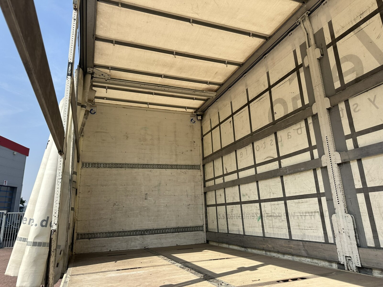MAN TGS 26.400 6x2-4 LL TGS 26.400 6x2-4 LL, Lenk-/Lift, Edscha, Heckkran Palfinger PK23002-C + Jib PJ060A, Funk - משאית וילונות צד, משאית מנוף: תמונה 5 MAN TGS 26.400 6x2-4 LL TGS 26.400 6x2-4 LL, Lenk-/Lift, Edscha, Heckkran Palfinger PK23002-C + Jib PJ060A, Funk - משאית וילונות צד, משאית מנוף: תמונה 5