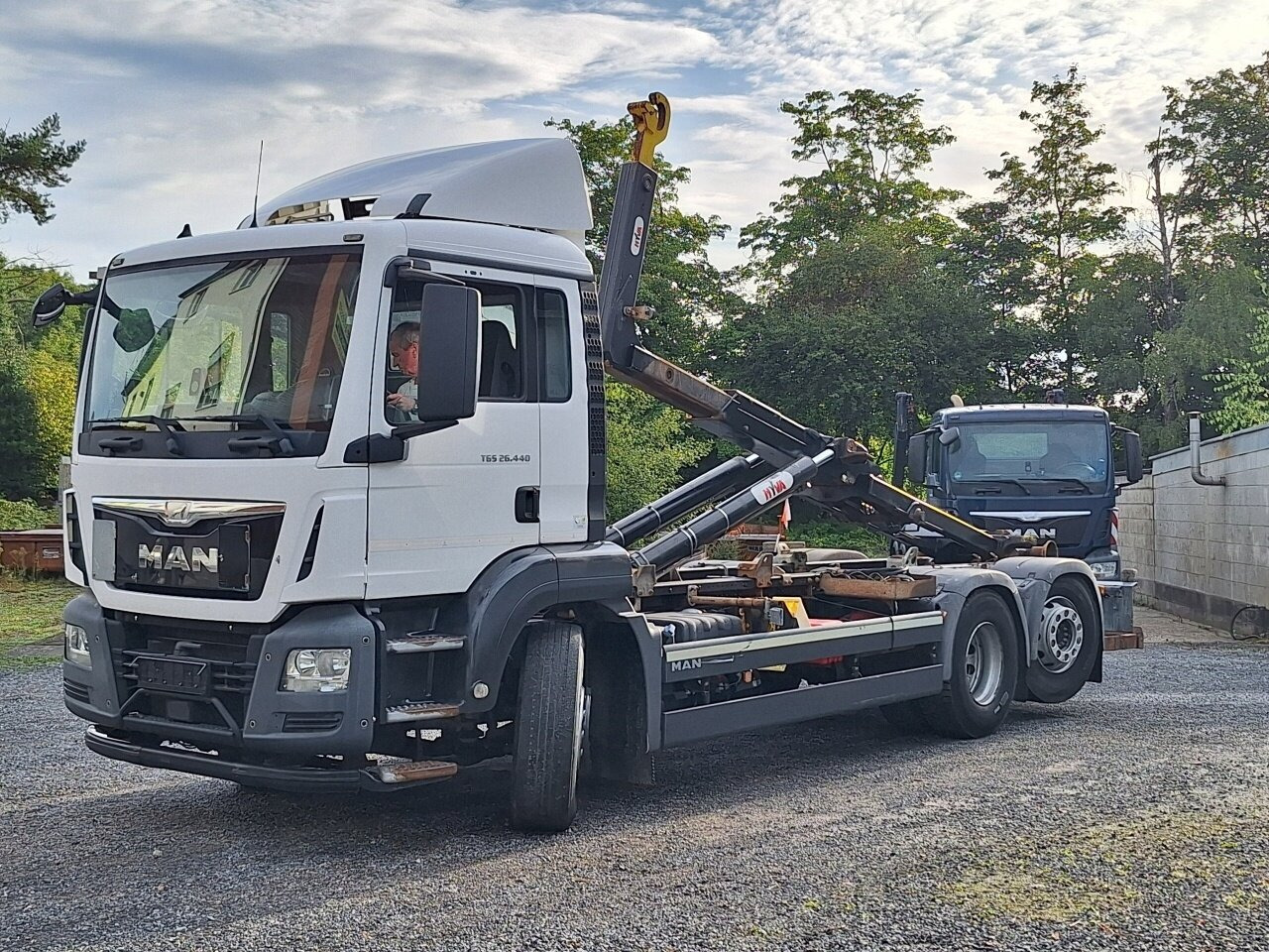 MAN TGS 26.440 6x2-4 BL TGS 26.440 6x2-4 BL, Intarder, Lenk-/Liftachse - משאית הרמת וו: תמונה 1 MAN TGS 26.440 6x2-4 BL TGS 26.440 6x2-4 BL, Intarder, Lenk-/Liftachse - משאית הרמת וו: תמונה 1