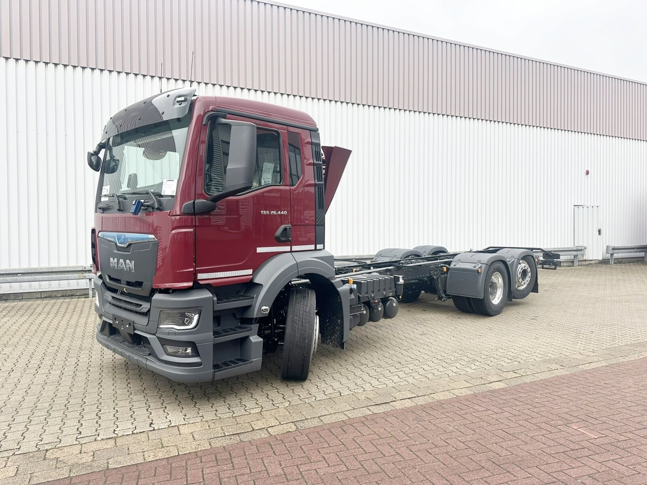 MAN TGS 26.440 6x2-4 LL CH TGS 26.440 6x2-4 LL CH, Lenk-/Liftachse, Navi, LED - משאית עם שלדת תא: תמונה 1 MAN TGS 26.440 6x2-4 LL CH TGS 26.440 6x2-4 LL CH, Lenk-/Liftachse, Navi, LED - משאית עם שלדת תא: תמונה 1