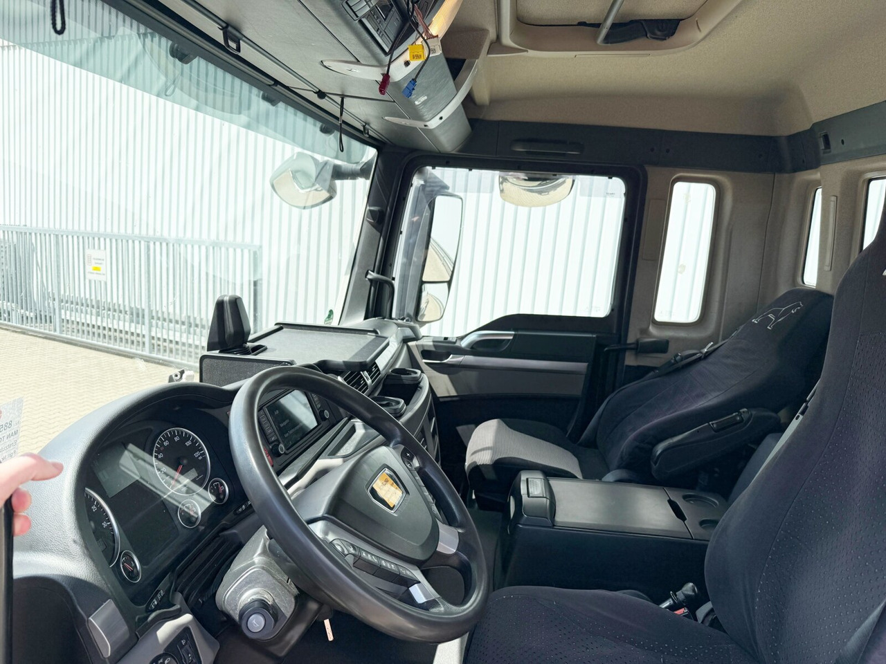 MAN TGS 26.460 6x2-4 BL TGS 26.460 6x2-4 BL, Lenk-/Liftachse, Motorabtrieb - משאית הרמת וו: תמונה 3 MAN TGS 26.460 6x2-4 BL TGS 26.460 6x2-4 BL, Lenk-/Liftachse, Motorabtrieb - משאית הרמת וו: תמונה 3