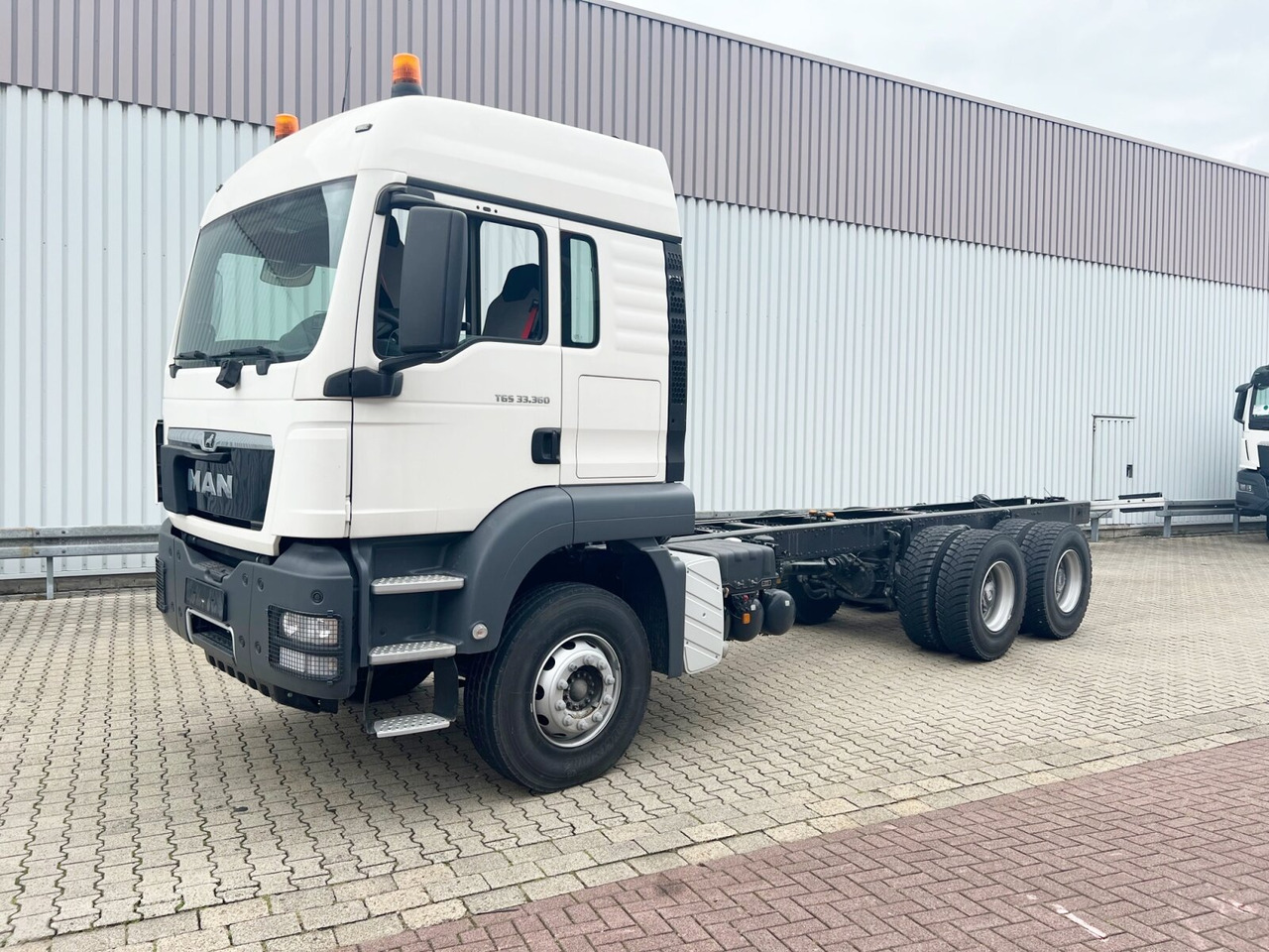 MAN TGS 33.360/440 6x4 BB TGS 33.360/440 6x4 BB, Häckslerkabine, NMV Nebenantrieb - משאית עם שלדת תא: תמונה 1 MAN TGS 33.360/440 6x4 BB TGS 33.360/440 6x4 BB, Häckslerkabine, NMV Nebenantrieb - משאית עם שלדת תא: תמונה 1