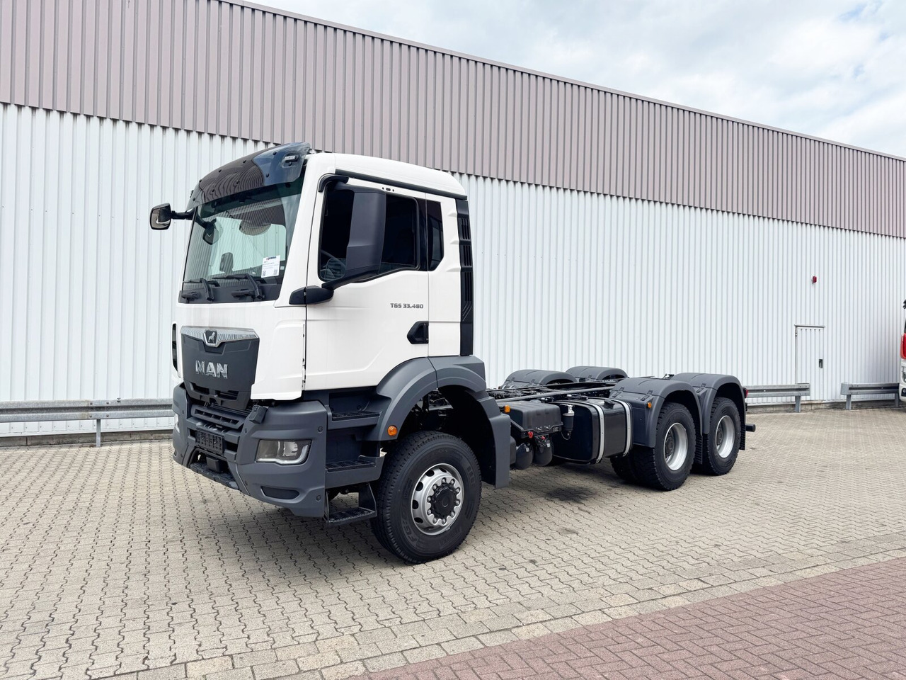 MAN TGS 33.480 6x6 BB CH TGS 33.480 6x6 BB CH, Hohe Bauart, Nebenantrieb - משאית עם שלדת תא: תמונה 1 MAN TGS 33.480 6x6 BB CH TGS 33.480 6x6 BB CH, Hohe Bauart, Nebenantrieb - משאית עם שלדת תא: תמונה 1