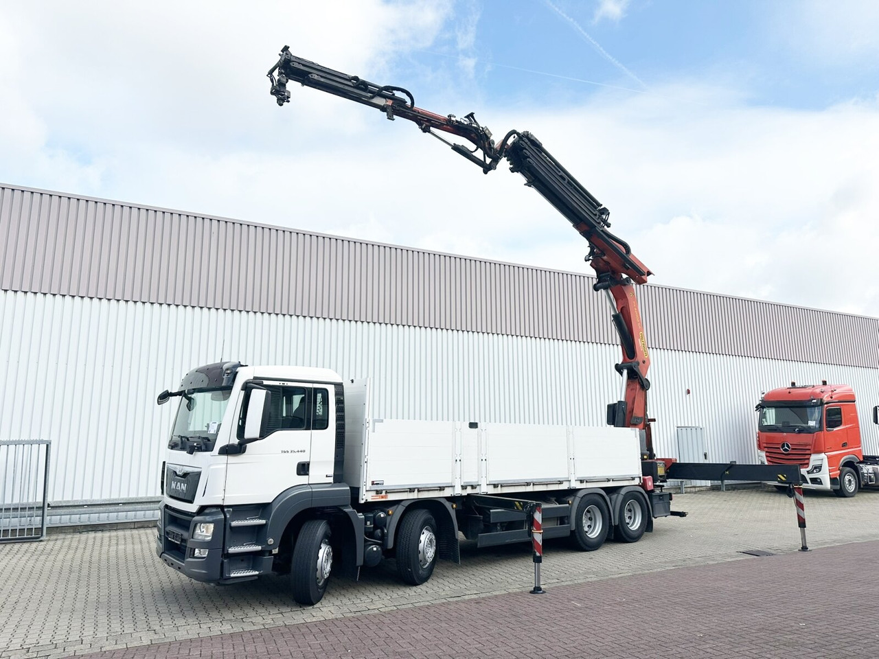 MAN TGS 35.440 8x4 BL TGS 35.440 8x4 BL, Navi, Heckkran Palfinger PK42002 SH-F + Jip PJ 060 B, 24,9m-730kg, Funk - משאית מנוף, משאית צד נופל/ שטוחה: תמונה 1 MAN TGS 35.440 8x4 BL TGS 35.440 8x4 BL, Navi, Heckkran Palfinger PK42002 SH-F + Jip PJ 060 B, 24,9m-730kg, Funk - משאית מנוף, משאית צד נופל/ שטוחה: תמונה 1