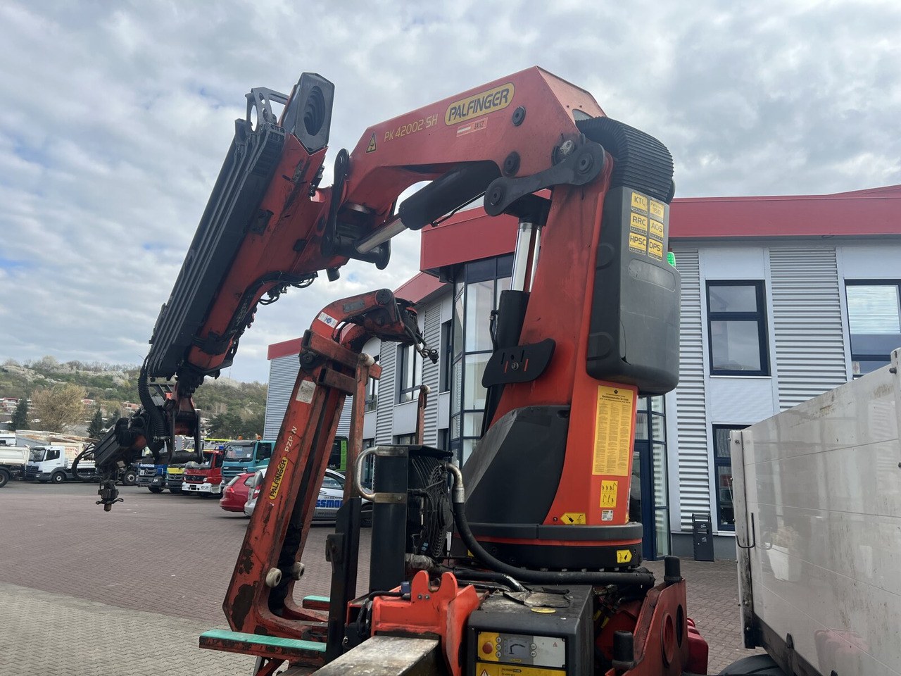 MAN TGS 35.440 8x4 BL TGS 35.440 8x4 BL, Navi, Heckkran Palfinger PK42002 SH-F + Jip PJ 060 B, 24,9m-730kg, Funk - משאית מנוף, משאית צד נופל/ שטוחה: תמונה 2 MAN TGS 35.440 8x4 BL TGS 35.440 8x4 BL, Navi, Heckkran Palfinger PK42002 SH-F + Jip PJ 060 B, 24,9m-730kg, Funk - משאית מנוף, משאית צד נופל/ שטוחה: תמונה 2