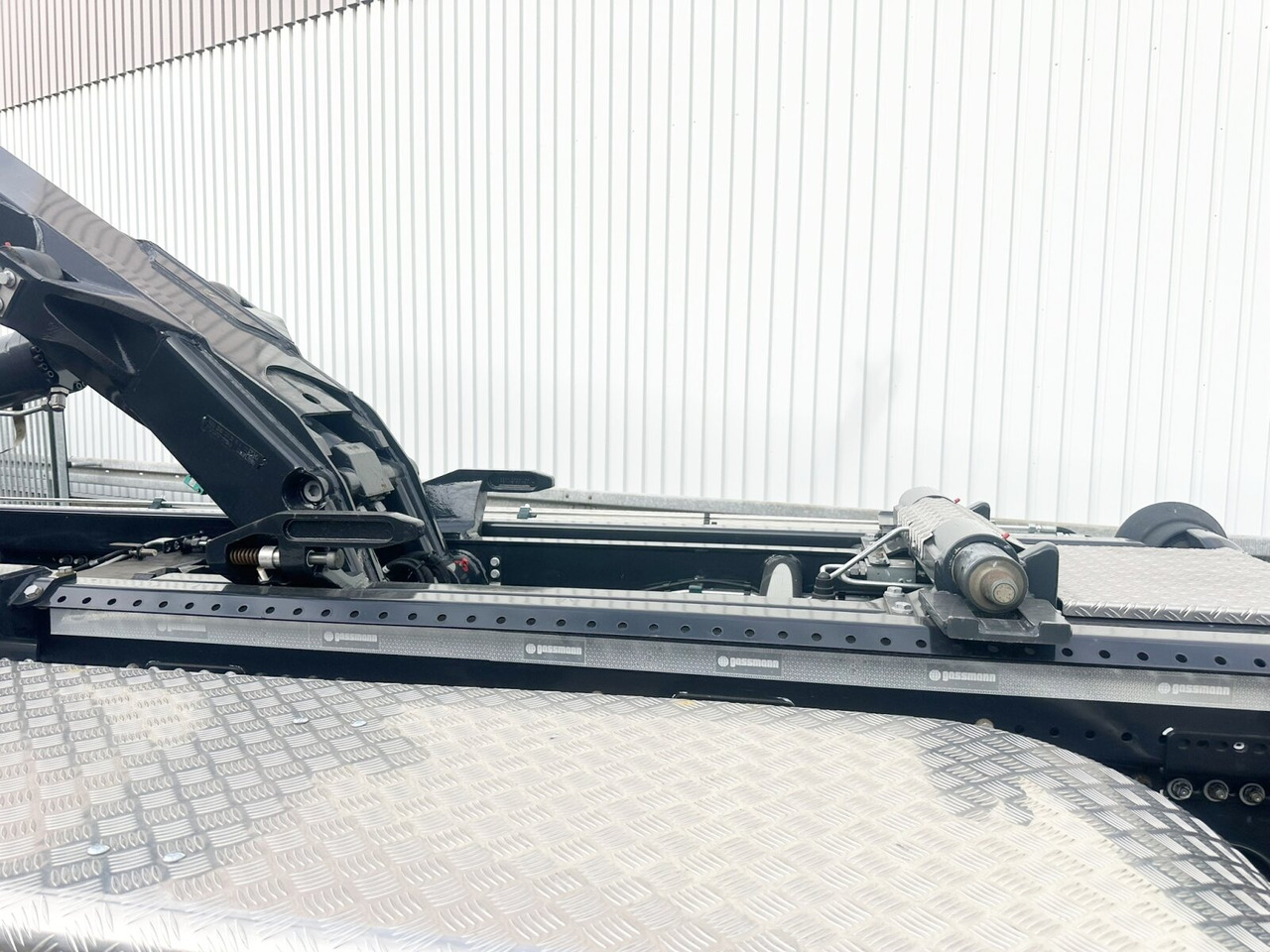 MAN TGS 35.480 8X4 BL TGS 35.480 8X4 BL, Intarder, Kran HMF 3220-K6, 4-fach Abstützung, Funk - משאית הרמת וו, משאית מנוף: תמונה 5 MAN TGS 35.480 8X4 BL TGS 35.480 8X4 BL, Intarder, Kran HMF 3220-K6, 4-fach Abstützung, Funk - משאית הרמת וו, משאית מנוף: תמונה 5