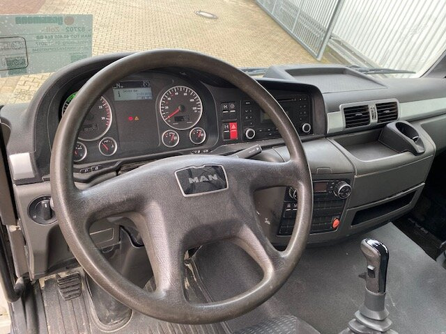 Interior photo 3: משאית מכל MAN TGS 40.400 6x4 BB TGS 40.400 6x4 BB mit 20.000l Tank