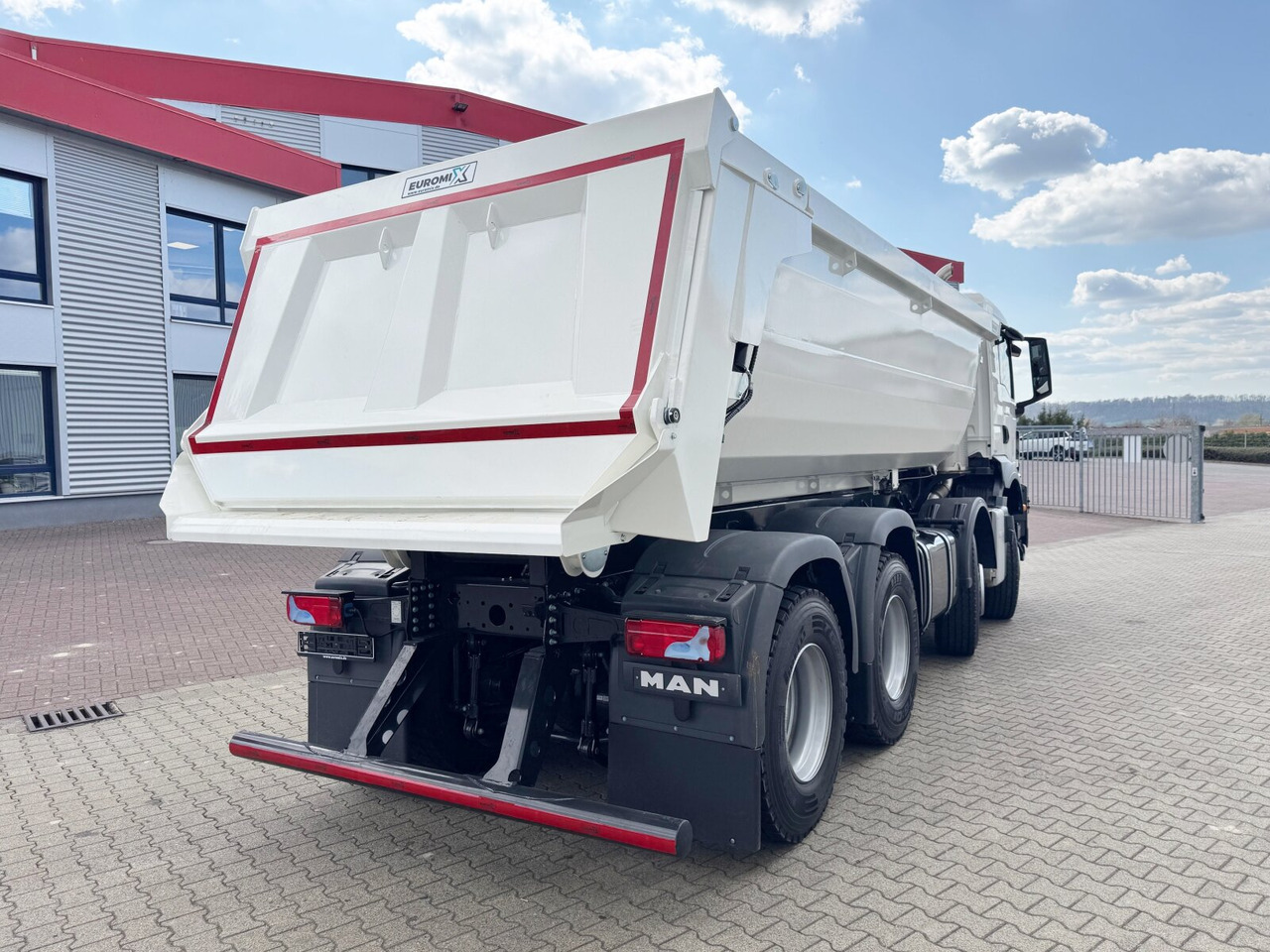 חָדָשׁ משאית עם שלדת תא MAN TGS 41.440/480 8x4 BB TGS 41.440/480 8x4 BB, Mulde ca. 16m³ mit hydraulischer Heckklappe, mehrfach VORHANDEN: תמונה 11