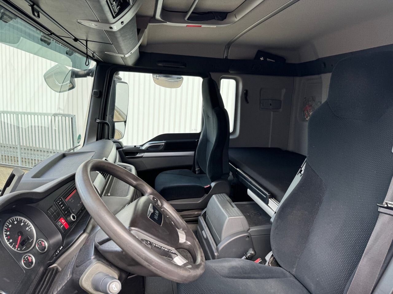 MAN TGX 26.440 6X2-4 LL TGX 26.440 6X2-4 LL, Lift-/Lenkachse - משאית עם שלדת תא: תמונה 3 MAN TGX 26.440 6X2-4 LL TGX 26.440 6X2-4 LL, Lift-/Lenkachse - משאית עם שלדת תא: תמונה 3