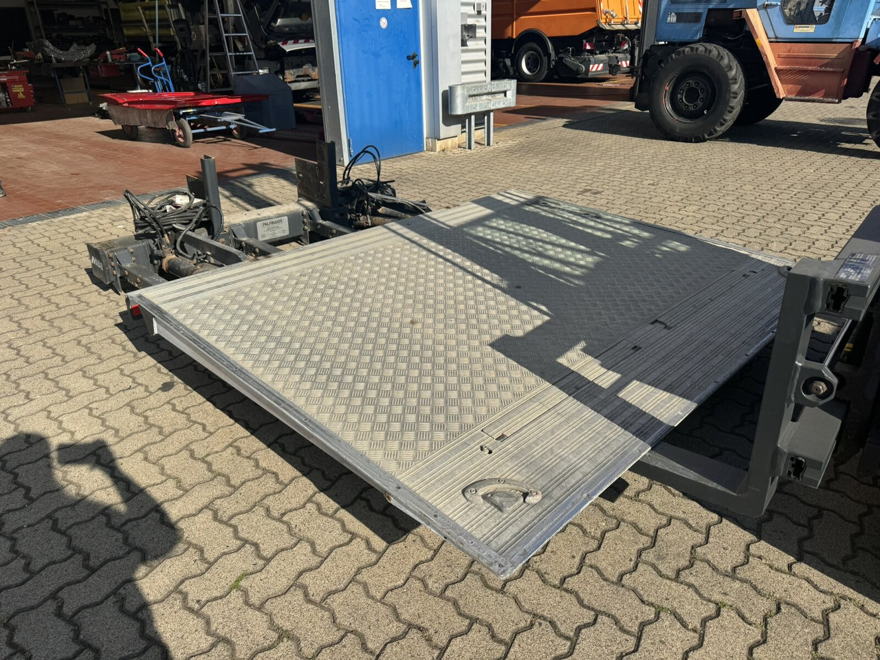 MBB C 2000 S Ladebordwand MBB C 2000 S Ladebordwand - סמיטריילר: תמונה 2 MBB C 2000 S Ladebordwand MBB C 2000 S Ladebordwand - סמיטריילר: תמונה 2
