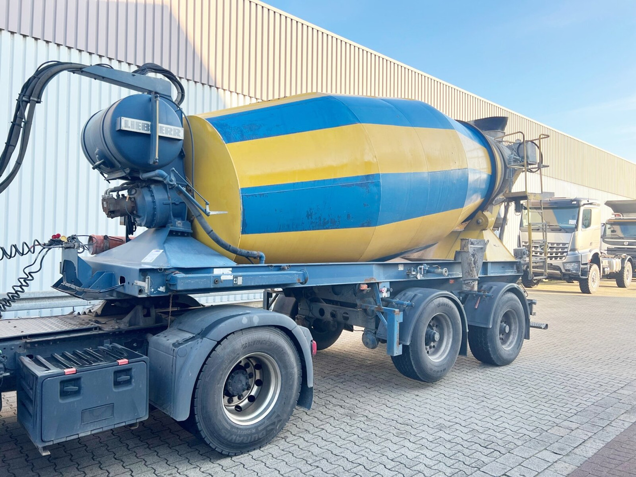 MÜLLER MITTELTAL SF 32 BM/BS mit LIEBHERR Betonmischer ca. 10m³ MÜLLER MITTELTAL SF 32 BM/BS mit LIEBHERR Betonmischer ca. 10m³, Liftachse - מערבל בטון סמיטרליילר: תמונה 1 MÜLLER MITTELTAL SF 32 BM/BS mit LIEBHERR Betonmischer ca. 10m³ MÜLLER MITTELTAL SF 32 BM/BS mit LIEBHERR Betonmischer ca. 10m³, Liftachse - מערבל בטון סמיטרליילר: תמונה 1