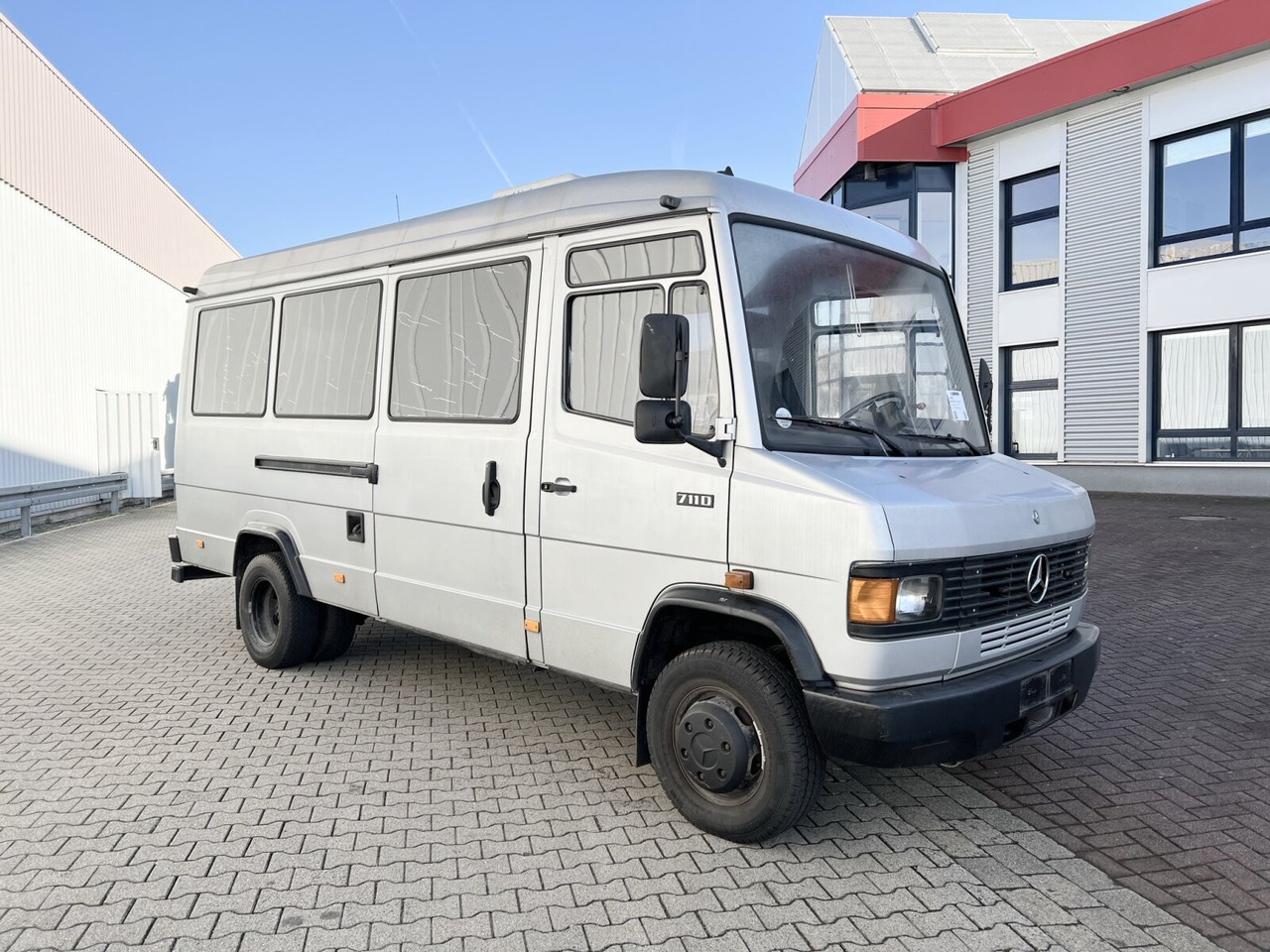 מיניבוס, כלי רכב מסחרי לנוסעים Mercedes-Benz 711 D-KA 4x2 711 D-KA 4x2, Standklima, 11-Sitze, 2 x on stock: תמונה 10 מיניבוס, כלי רכב מסחרי לנוסעים Mercedes-Benz 711 D-KA 4x2 711 D-KA 4x2, Standklima, 11-Sitze, 2 x on stock: תמונה 10