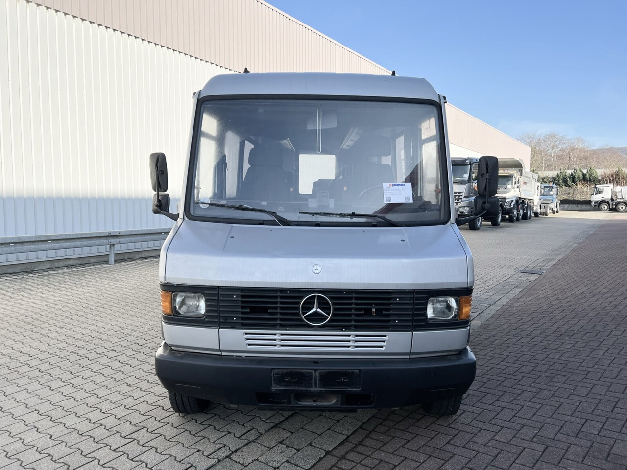 מיניבוס, כלי רכב מסחרי לנוסעים Mercedes-Benz 711 D-KA 4x2 711 D-KA 4x2, Standklima, 11-Sitze, 2 x on stock: תמונה 9 מיניבוס, כלי רכב מסחרי לנוסעים Mercedes-Benz 711 D-KA 4x2 711 D-KA 4x2, Standklima, 11-Sitze, 2 x on stock: תמונה 9