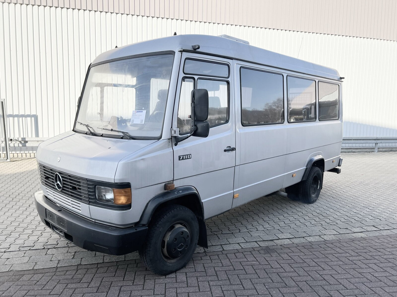 מיניבוס, כלי רכב מסחרי לנוסעים Mercedes-Benz 711 D-KA 4x2 711 D-KA 4x2, Standklima, 11-Sitze, 2 x on stock: תמונה 8 מיניבוס, כלי רכב מסחרי לנוסעים Mercedes-Benz 711 D-KA 4x2 711 D-KA 4x2, Standklima, 11-Sitze, 2 x on stock: תמונה 8