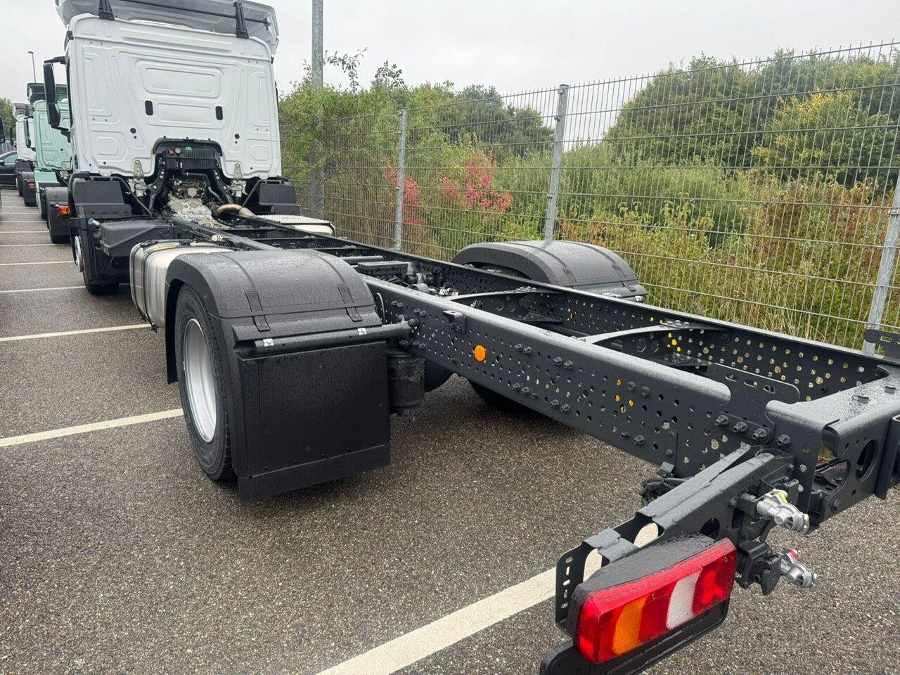 Mercedes-Benz Actros 1827/30 L 4x2 Actros 1827/30 L 4x2, Gardine, LBW - משאית צד נופל/ שטוחה: תמונה 3 Mercedes-Benz Actros 1827/30 L 4x2 Actros 1827/30 L 4x2, Gardine, LBW - משאית צד נופל/ שטוחה: תמונה 3