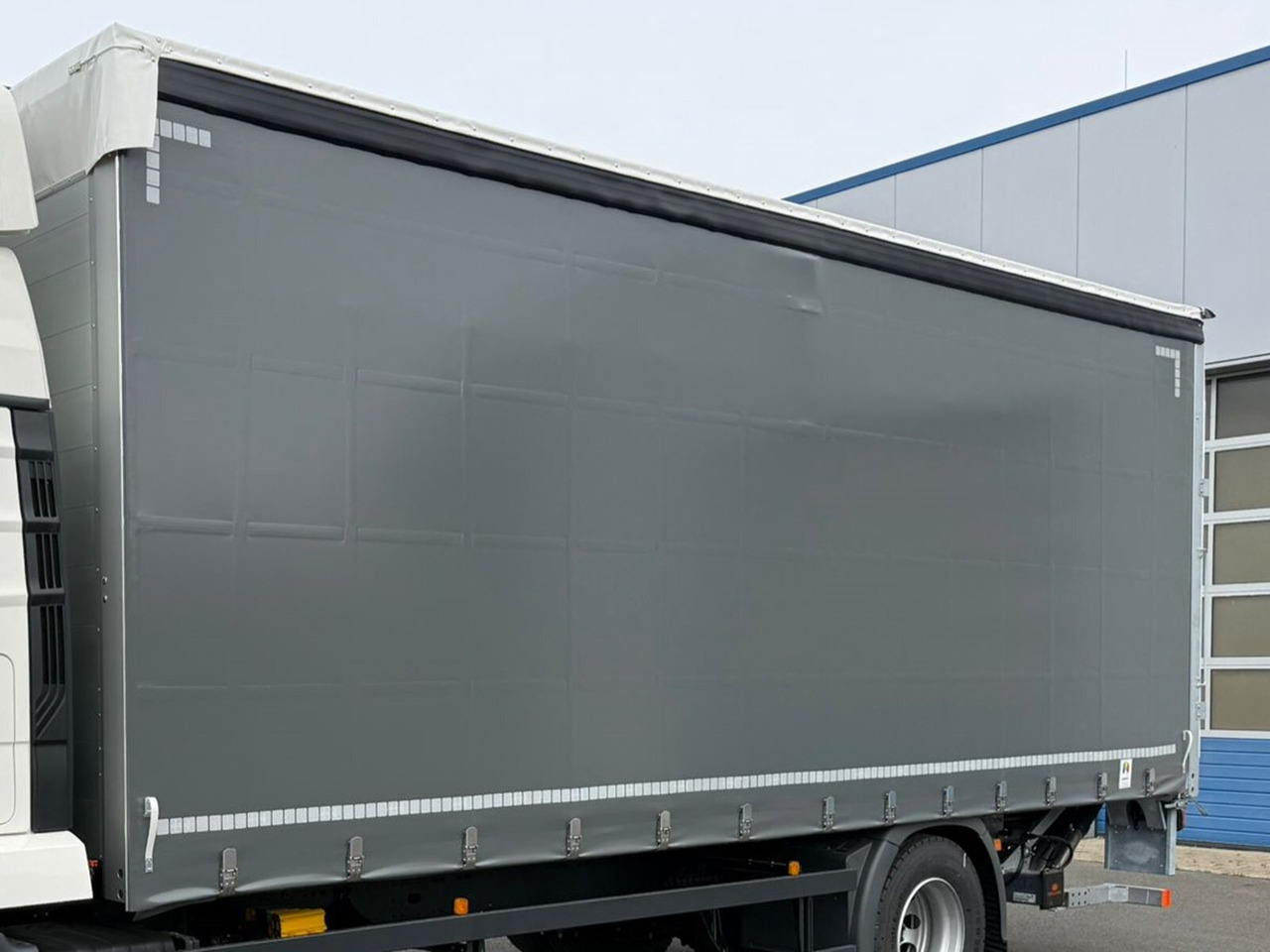 Mercedes-Benz Actros 1827/30 L 4x2 Actros 1827/30 L 4x2, Gardine, LBW - משאית צד נופל/ שטוחה: תמונה 4 Mercedes-Benz Actros 1827/30 L 4x2 Actros 1827/30 L 4x2, Gardine, LBW - משאית צד נופל/ שטוחה: תמונה 4