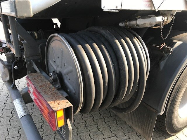 Mercedes-Benz Actros 1841 L 4x2 Actros 1841 L 4x2, Esterer Tankaufbau ca. 13.500l, 2 Kammern - משאית מכל: תמונה 4 Mercedes-Benz Actros 1841 L 4x2 Actros 1841 L 4x2, Esterer Tankaufbau ca. 13.500l, 2 Kammern - משאית מכל: תמונה 4